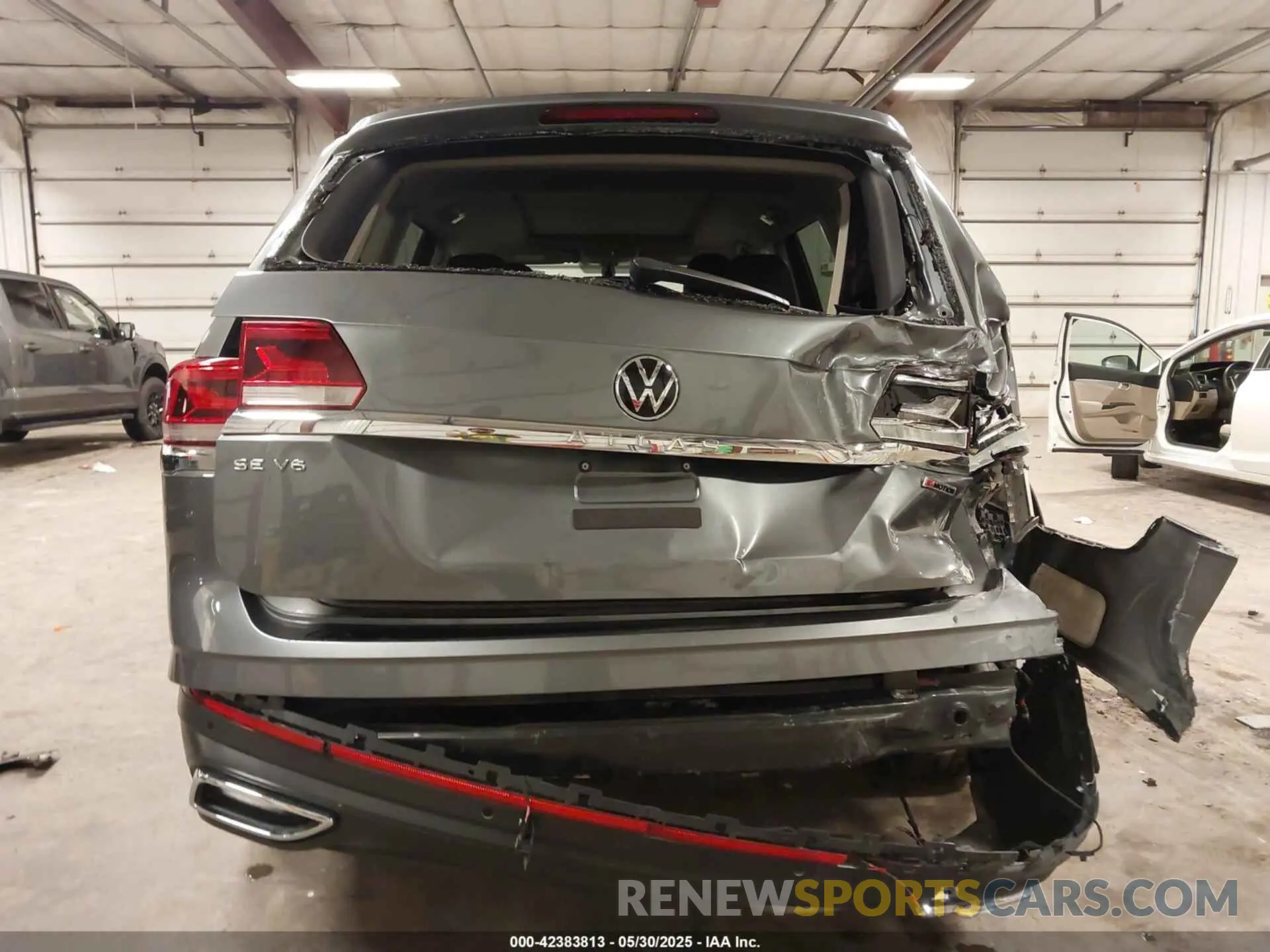 16 Photograph of a damaged car 1V2KR2CA5MC606590 VOLKSWAGEN ATLAS 2021