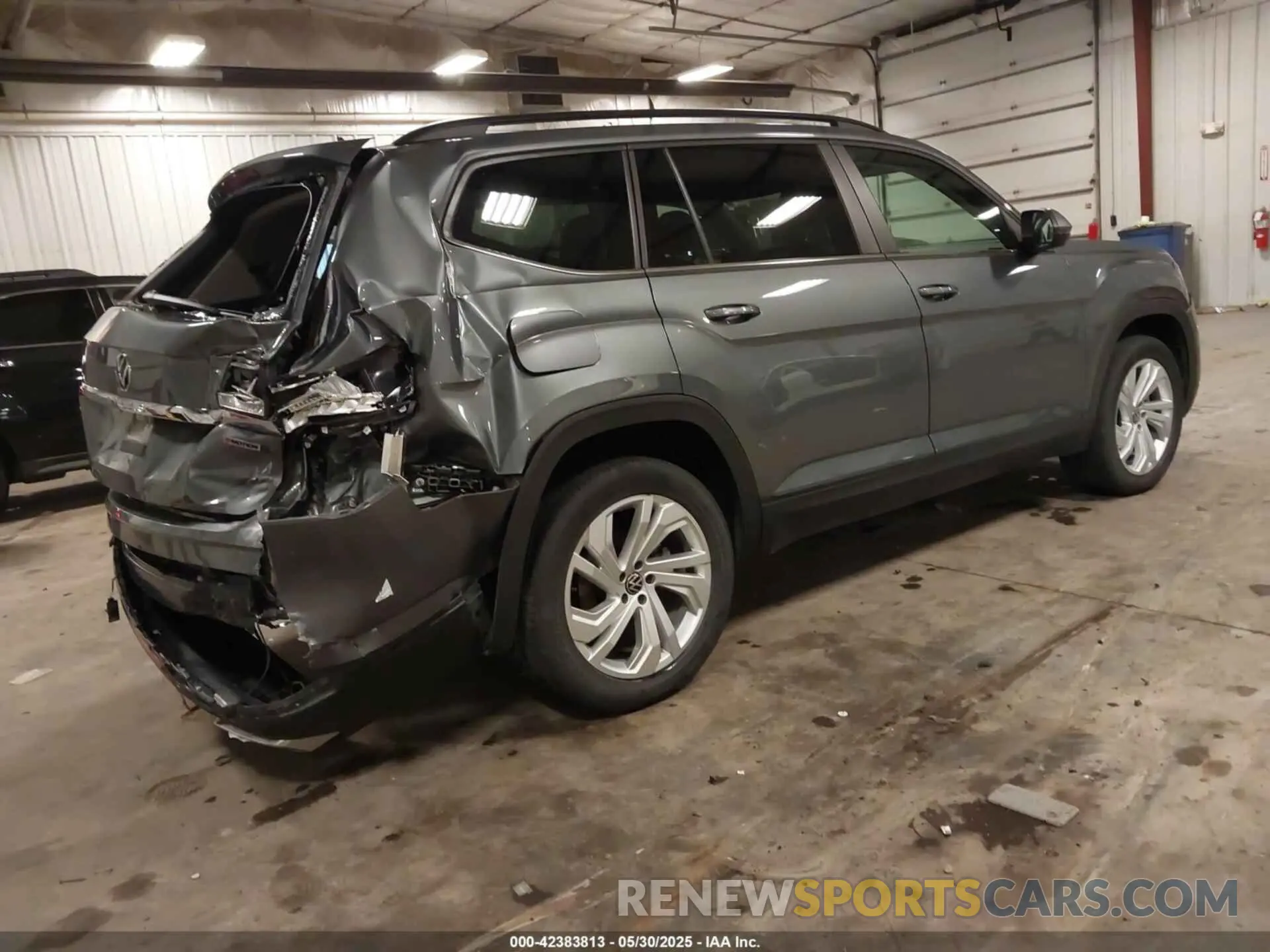 4 Photograph of a damaged car 1V2KR2CA5MC606590 VOLKSWAGEN ATLAS 2021
