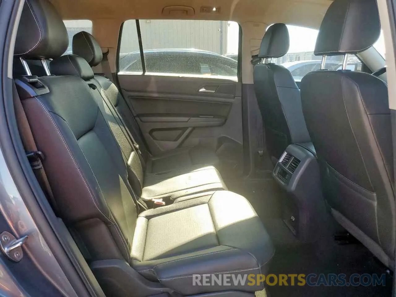 11 Photograph of a damaged car 1V2KR2CA7MC535814 VOLKSWAGEN ATLAS 2021