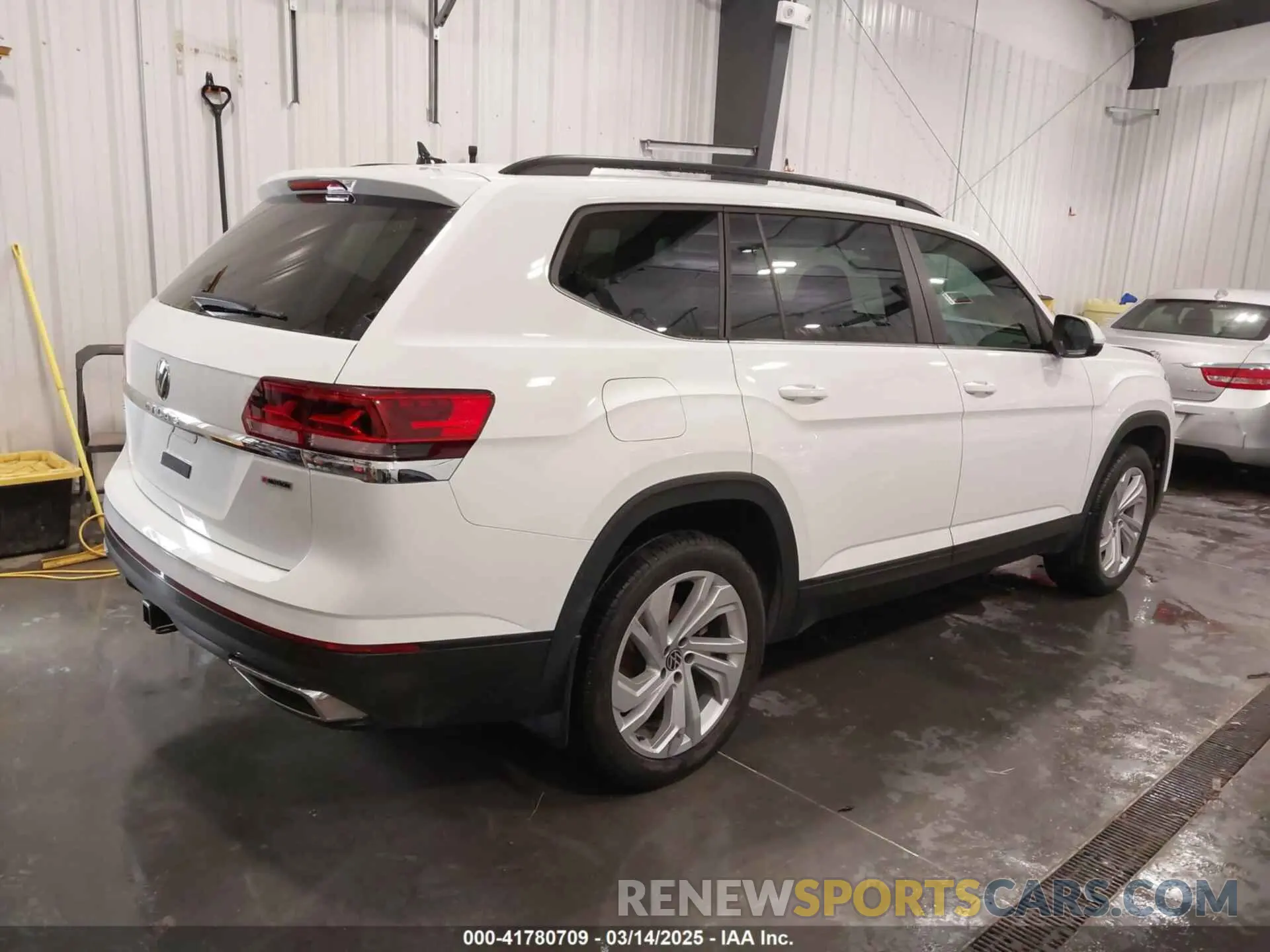 4 Photograph of a damaged car 1V2KR2CA8MC541816 VOLKSWAGEN ATLAS 2021