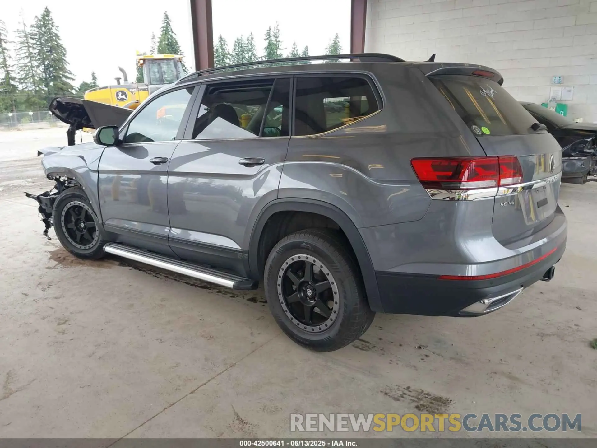 3 Photograph of a damaged car 1V2KR2CA9MC536446 VOLKSWAGEN ATLAS 2021