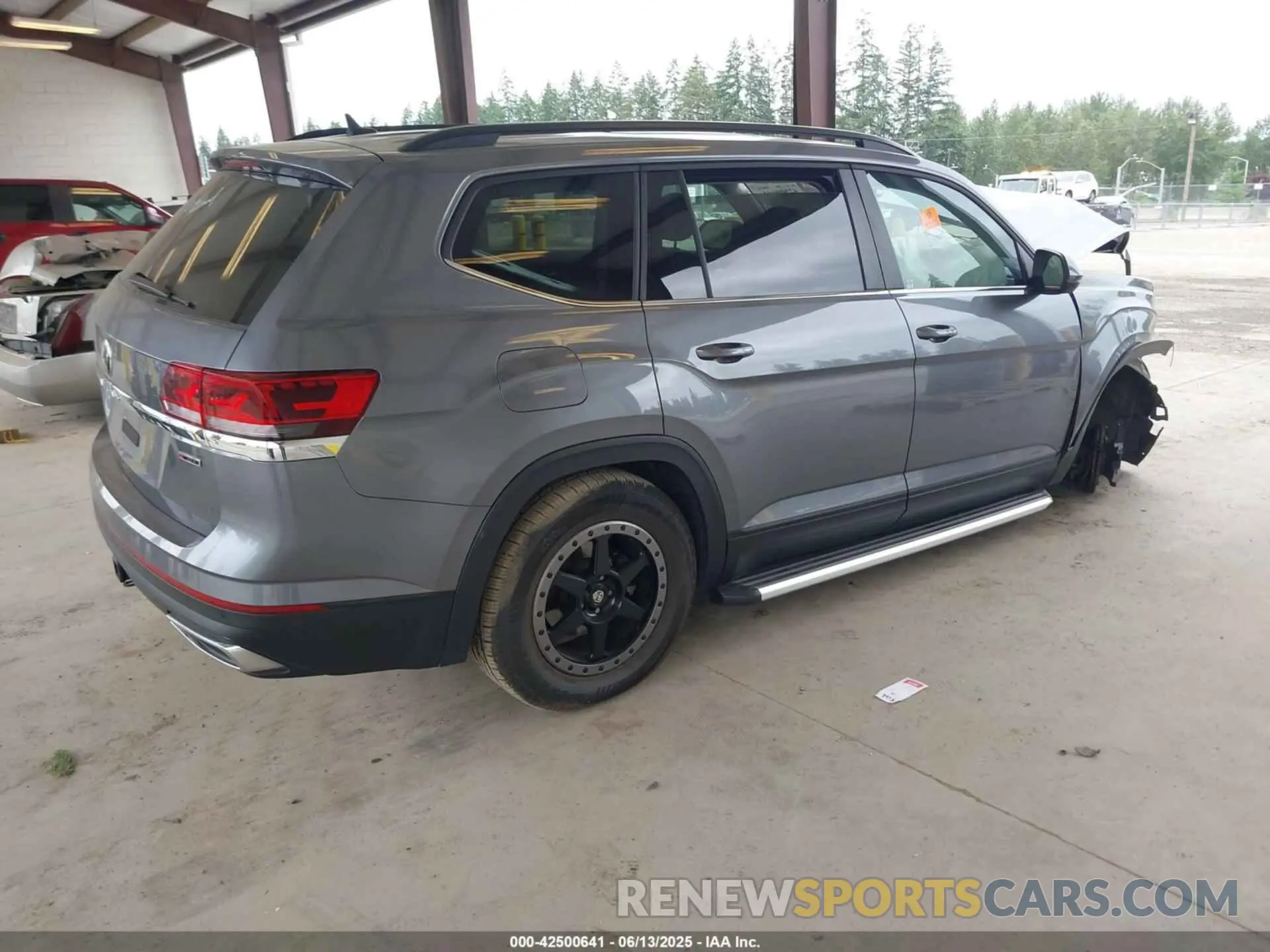 4 Photograph of a damaged car 1V2KR2CA9MC536446 VOLKSWAGEN ATLAS 2021