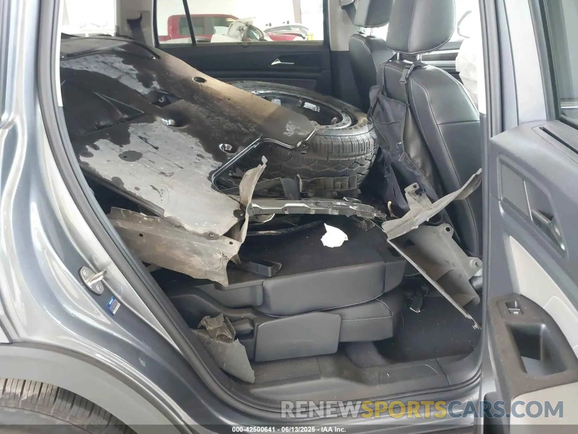 8 Photograph of a damaged car 1V2KR2CA9MC536446 VOLKSWAGEN ATLAS 2021