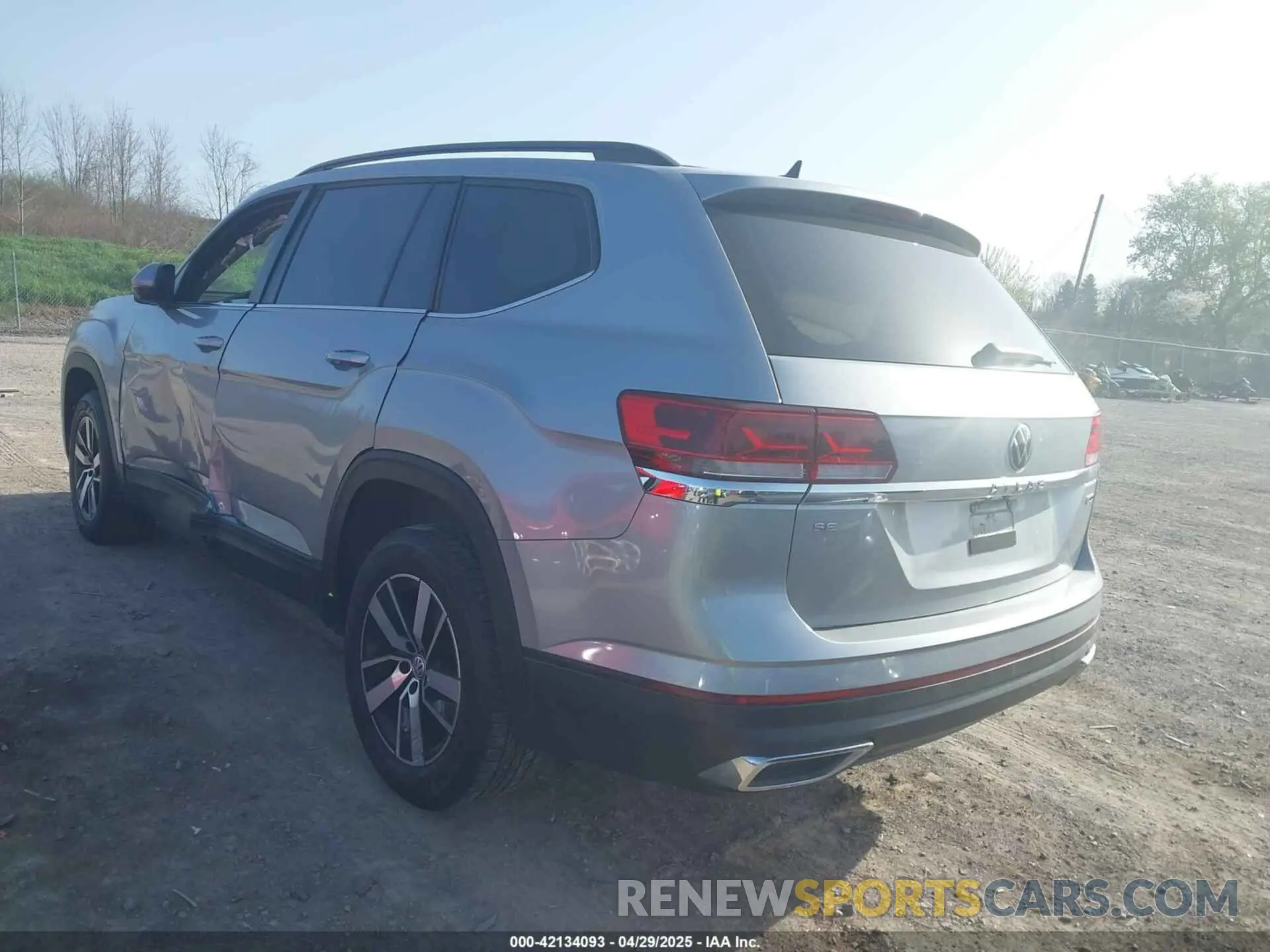 3 Photograph of a damaged car 1V2LP2CA1MC538847 VOLKSWAGEN ATLAS 2021