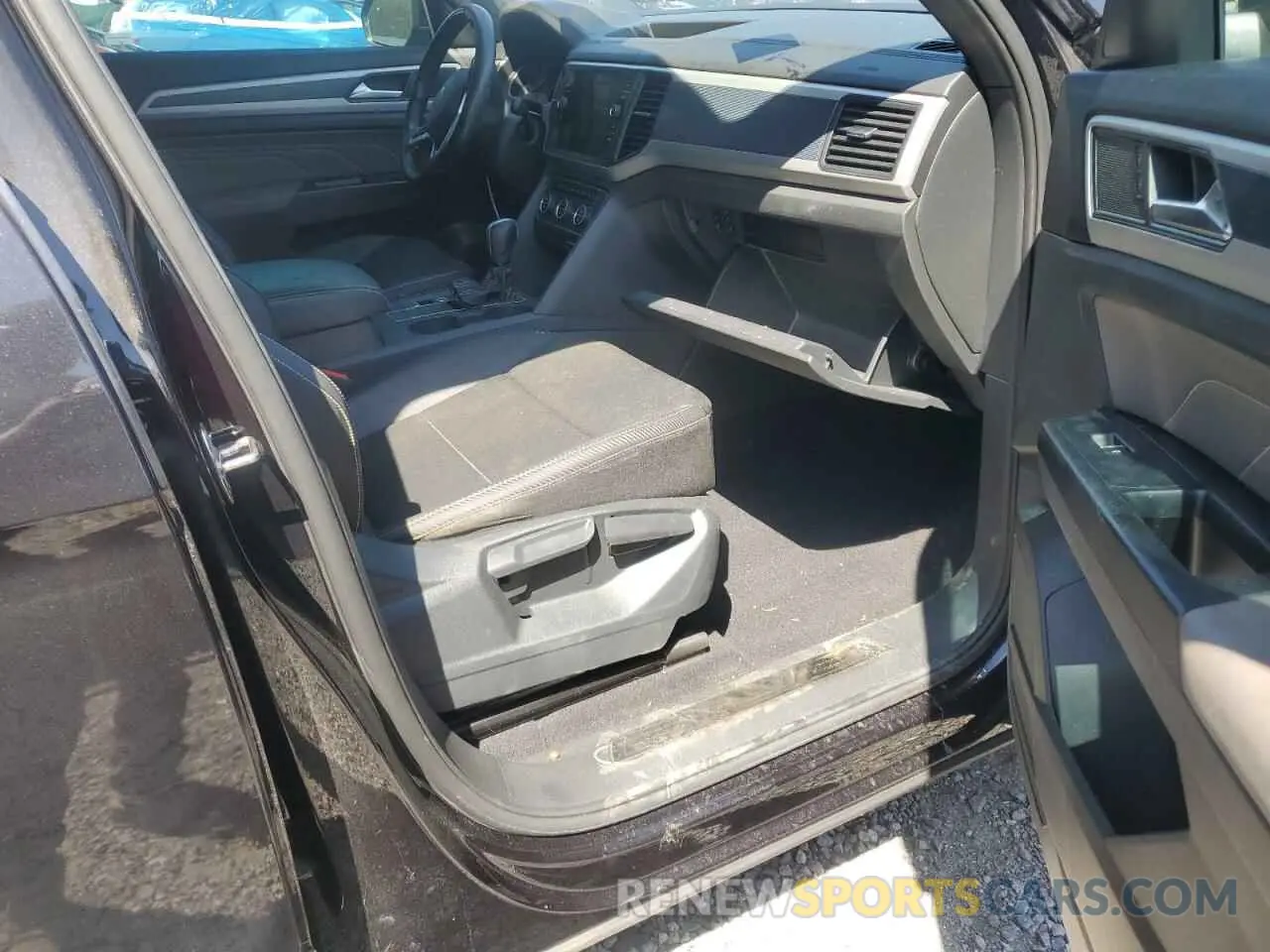 8 Photograph of a damaged car 1V2ME2CA0MC213388 VOLKSWAGEN ATLAS 2021
