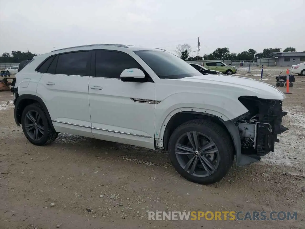 4 Photograph of a damaged car 1V2ME2CA7MC238322 VOLKSWAGEN ATLAS 2021