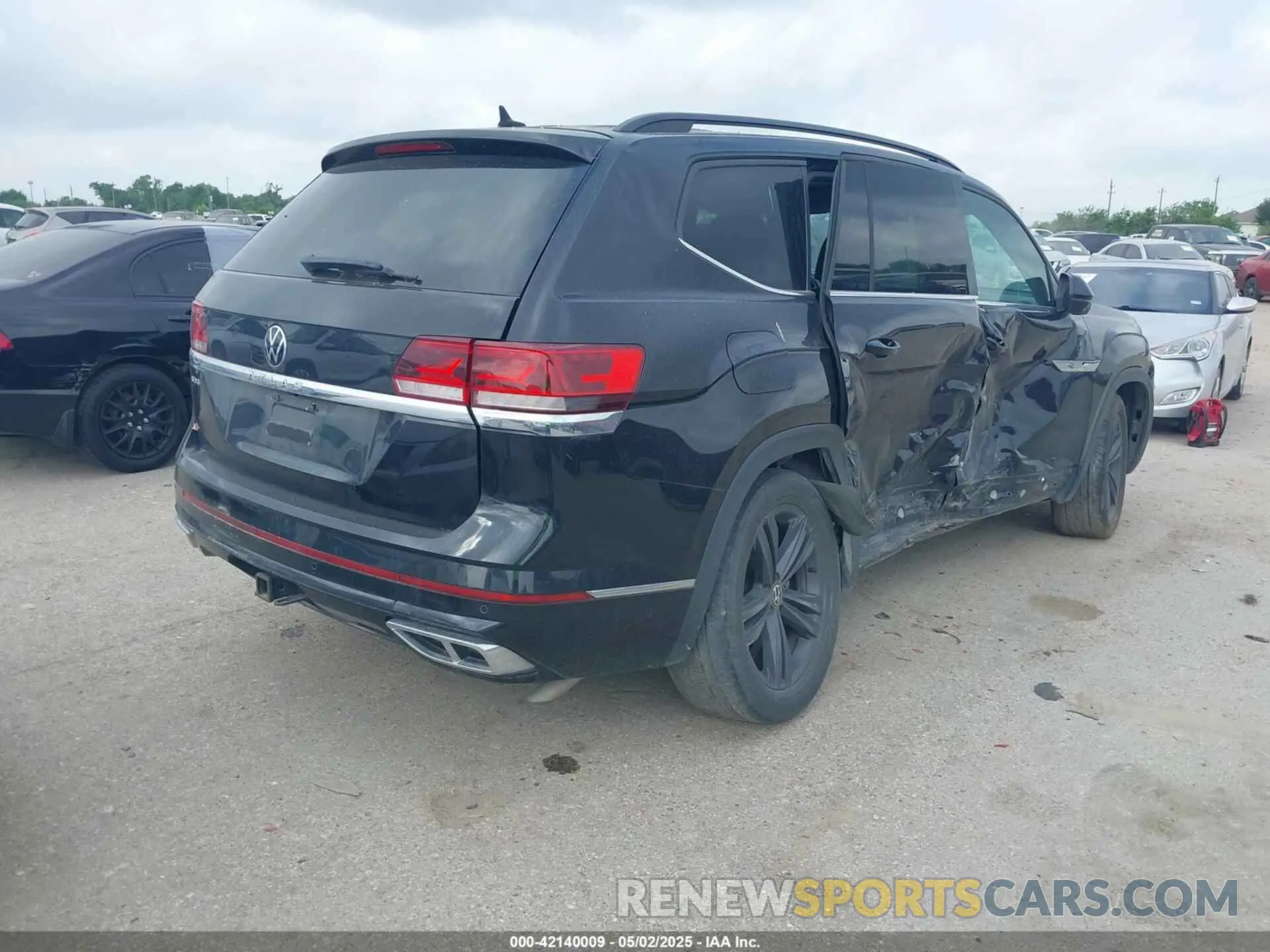 4 Photograph of a damaged car 1V2PR2CA4MC523500 VOLKSWAGEN ATLAS 2021