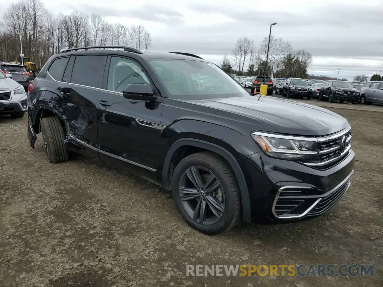 4 Photograph of a damaged car 1V2RR2CA1MC530607 VOLKSWAGEN ATLAS 2021