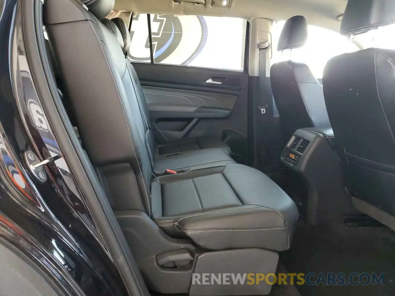 11 Photograph of a damaged car 1V2SR2CAXMC536777 VOLKSWAGEN ATLAS 2021