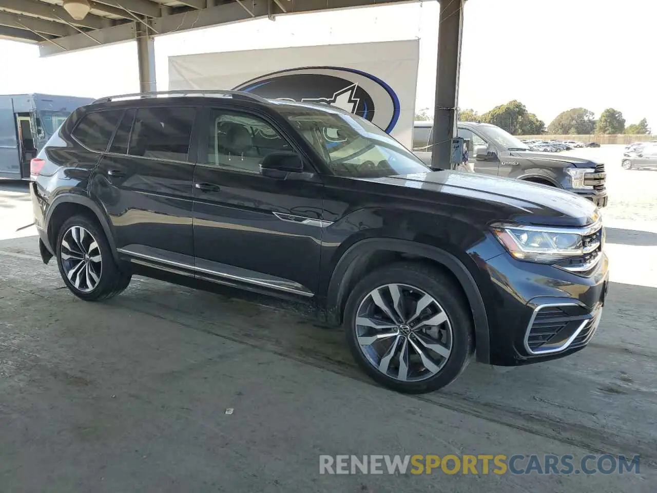 4 Photograph of a damaged car 1V2SR2CAXMC536777 VOLKSWAGEN ATLAS 2021