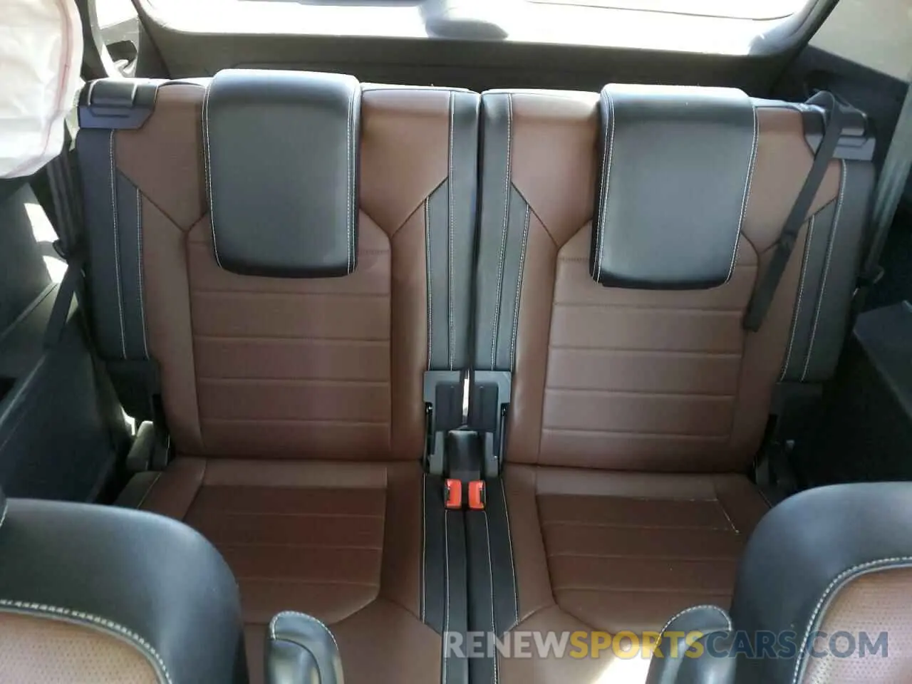 10 Photograph of a damaged car 1V2TR2CA1MC585144 VOLKSWAGEN ATLAS 2021