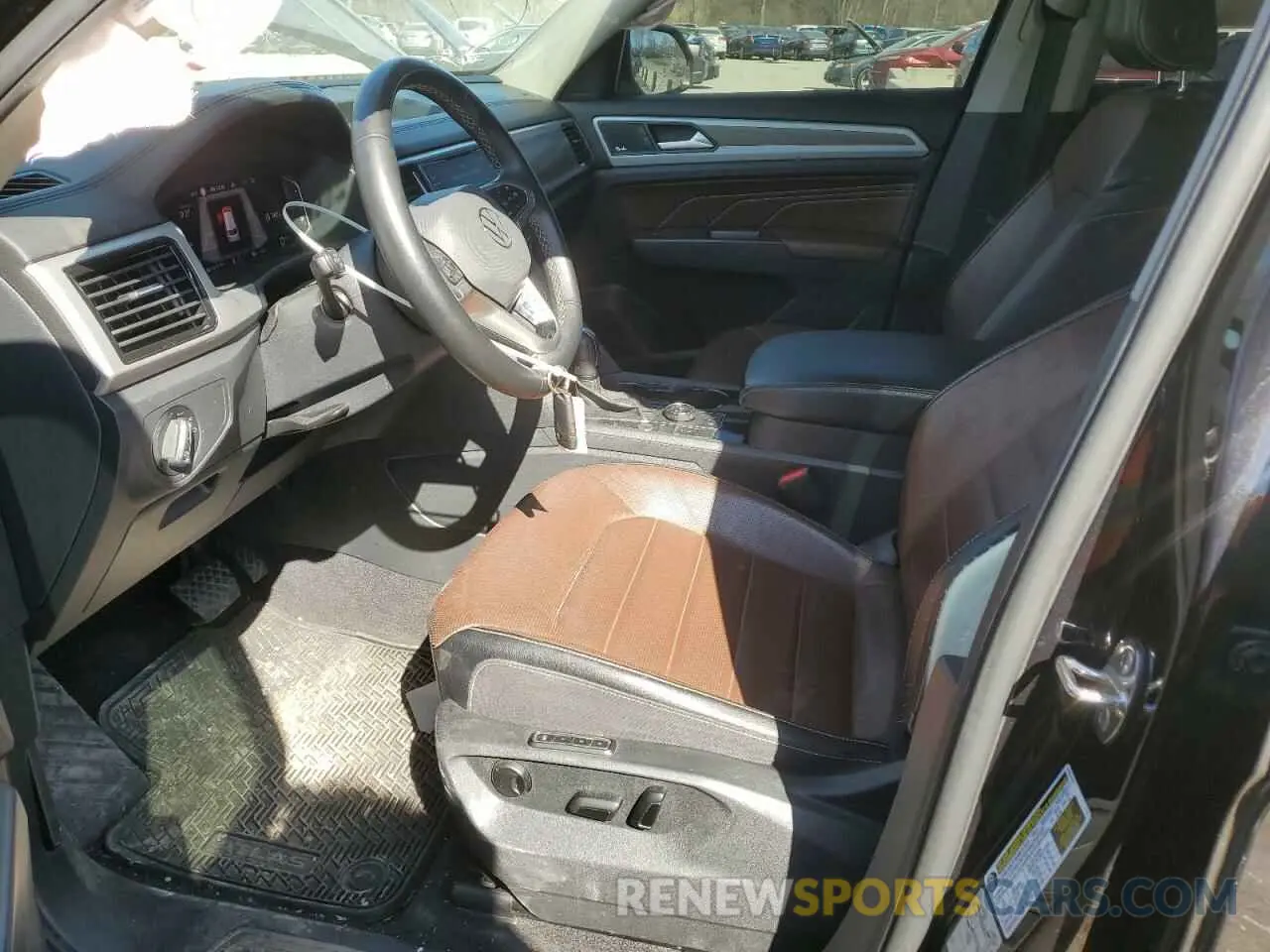 7 Photograph of a damaged car 1V2TR2CA1MC585144 VOLKSWAGEN ATLAS 2021