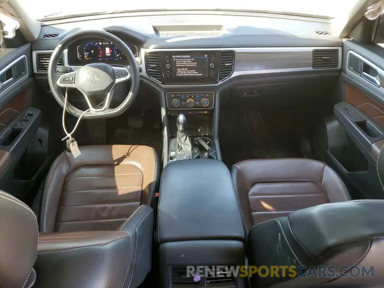 8 Photograph of a damaged car 1V2TR2CA1MC585144 VOLKSWAGEN ATLAS 2021