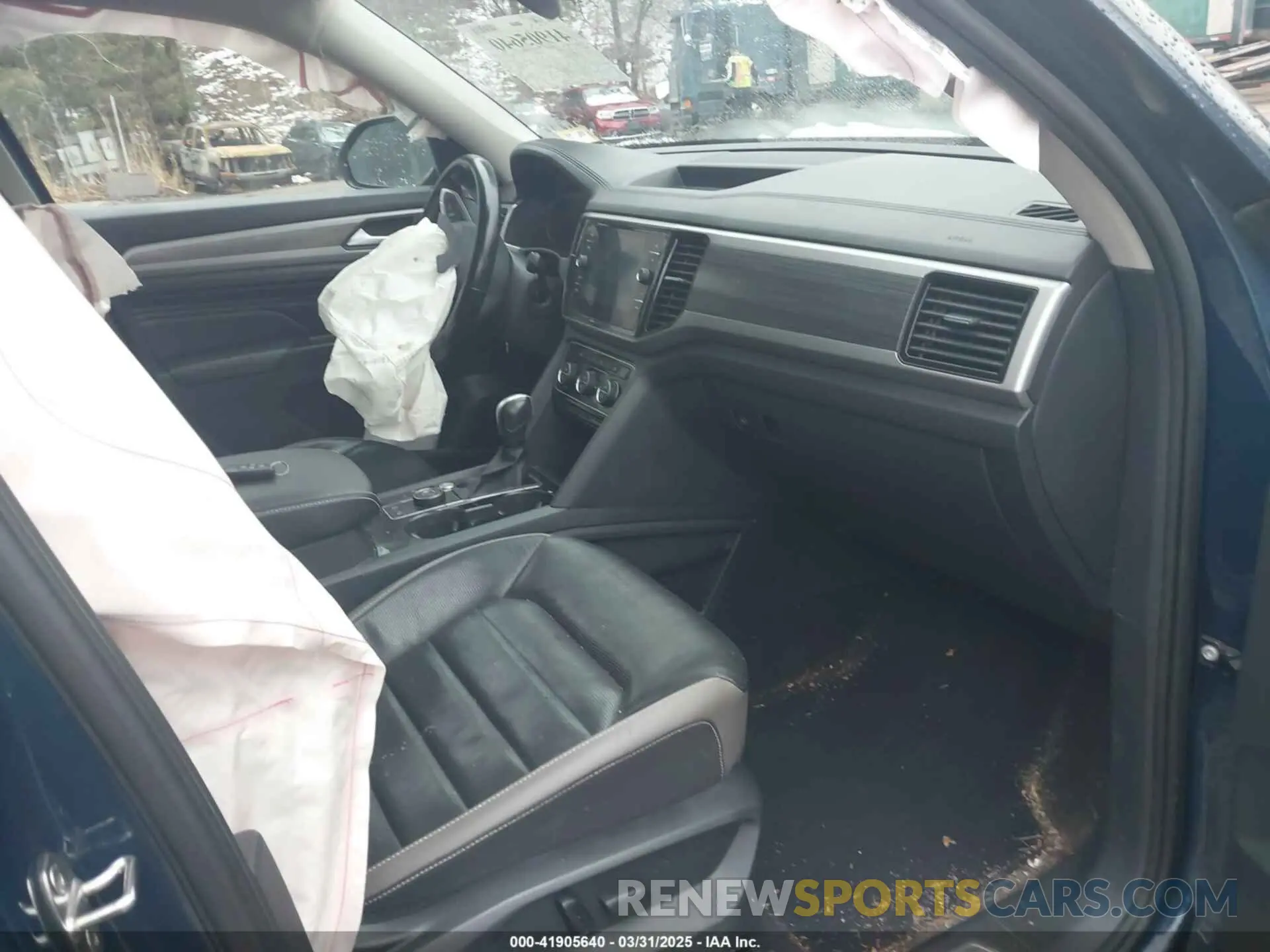 5 Photograph of a damaged car 1V2TR2CA2MC505074 VOLKSWAGEN ATLAS 2021