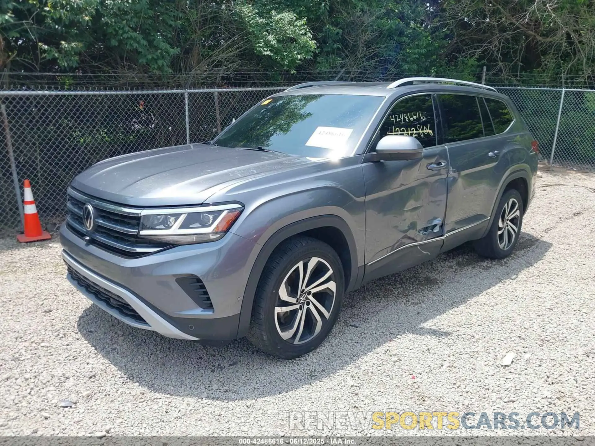 2 Фотография поврежденного автомобиля 1V2TR2CA2MC540651 VOLKSWAGEN ATLAS 2021