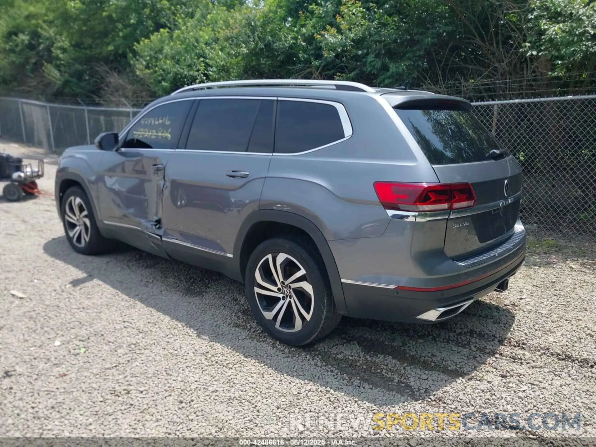 3 Фотография поврежденного автомобиля 1V2TR2CA2MC540651 VOLKSWAGEN ATLAS 2021