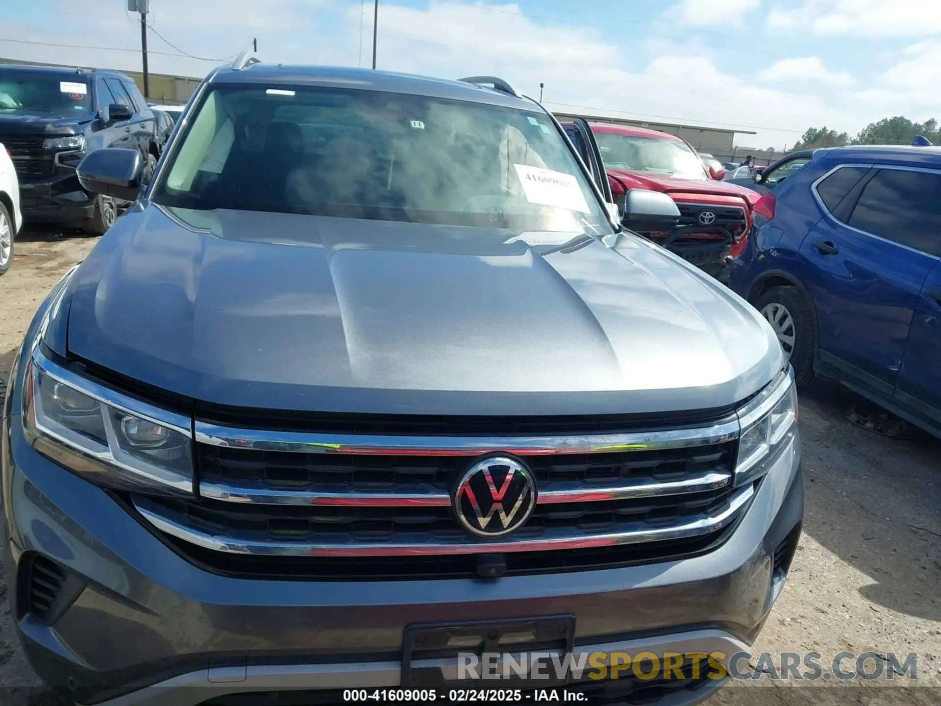 11 Photograph of a damaged car 1V2TR2CA6MC523805 VOLKSWAGEN ATLAS 2021