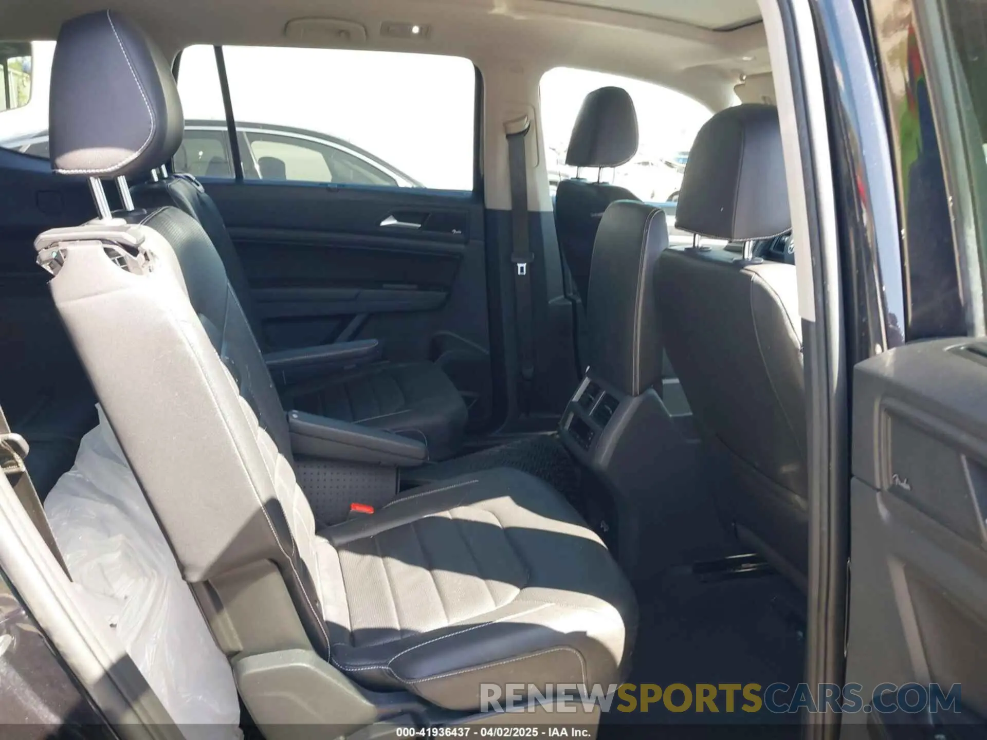 8 Photograph of a damaged car 1V2TR2CA8MC512367 VOLKSWAGEN ATLAS 2021