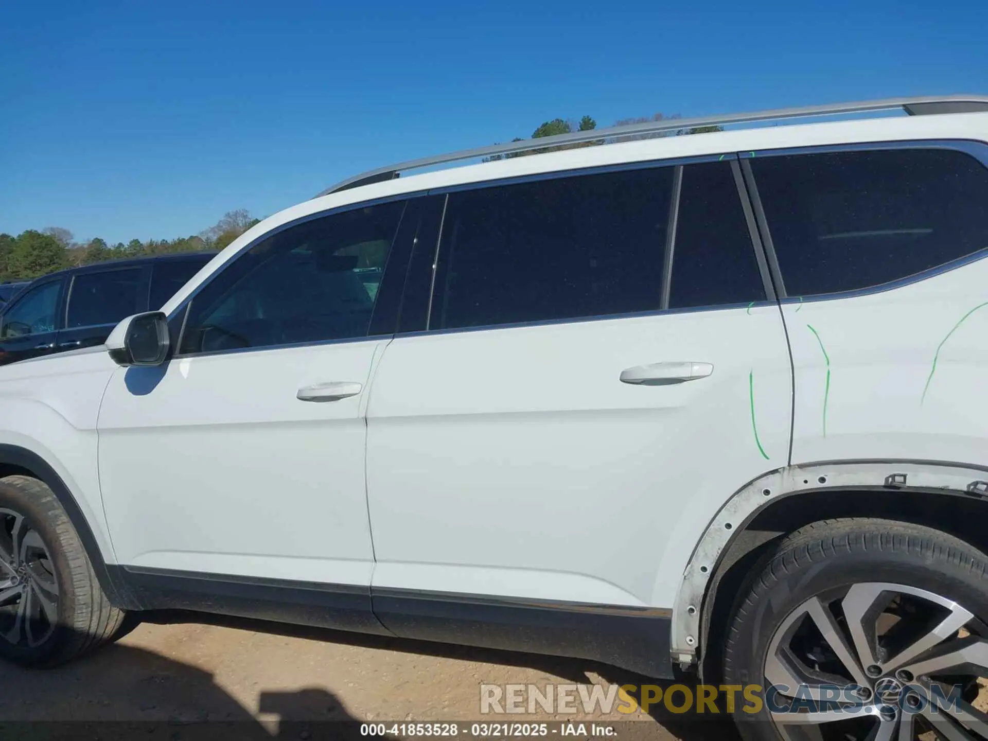 14 Photograph of a damaged car 1V2TR2CA8MC562198 VOLKSWAGEN ATLAS 2021