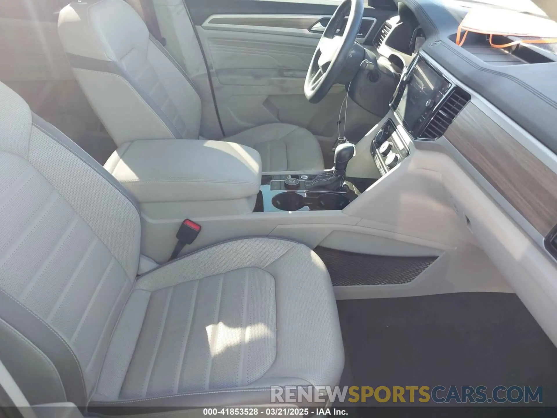 5 Photograph of a damaged car 1V2TR2CA8MC562198 VOLKSWAGEN ATLAS 2021