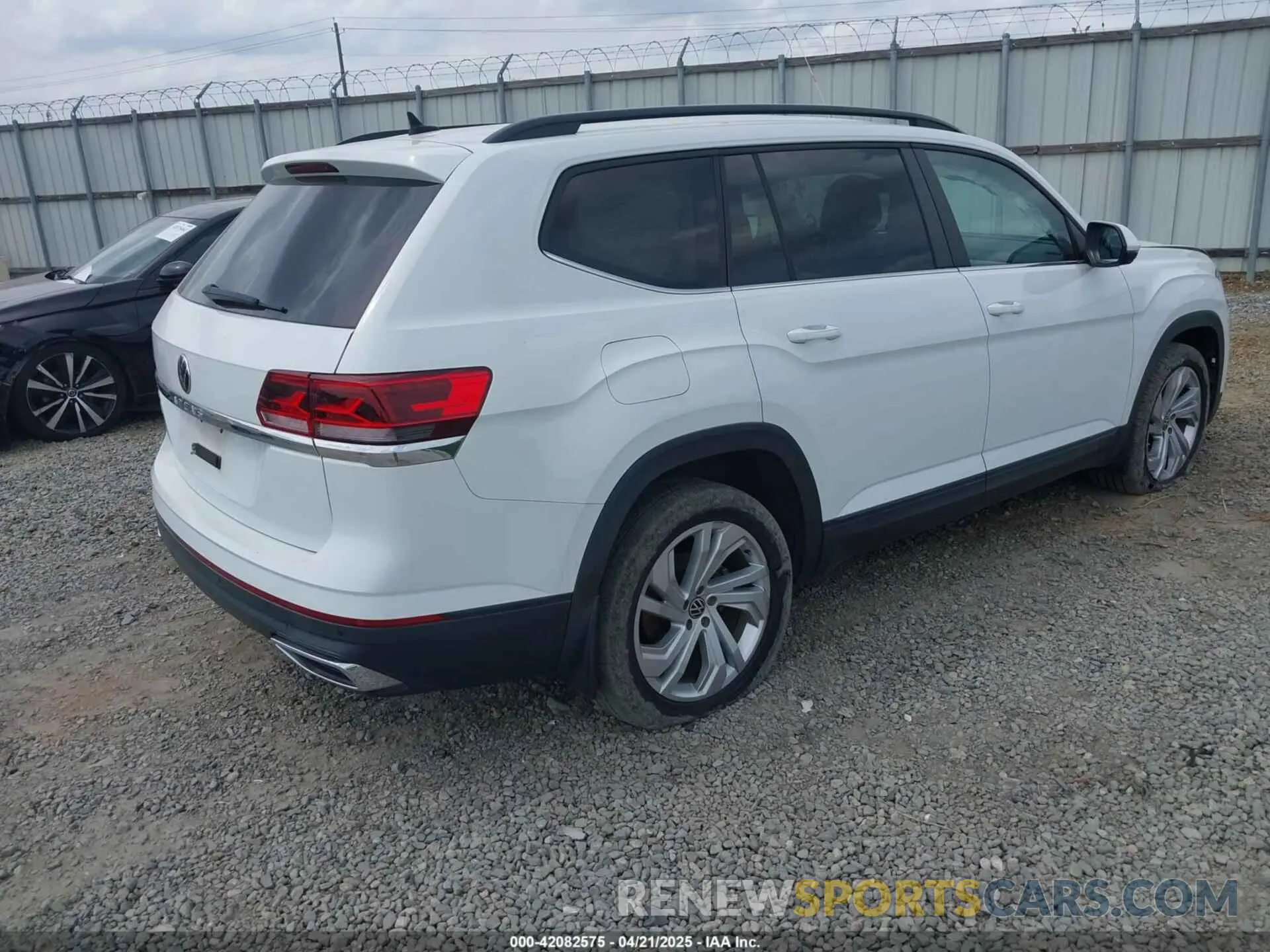 4 Photograph of a damaged car 1V2WP2CA3MC527040 VOLKSWAGEN ATLAS 2021