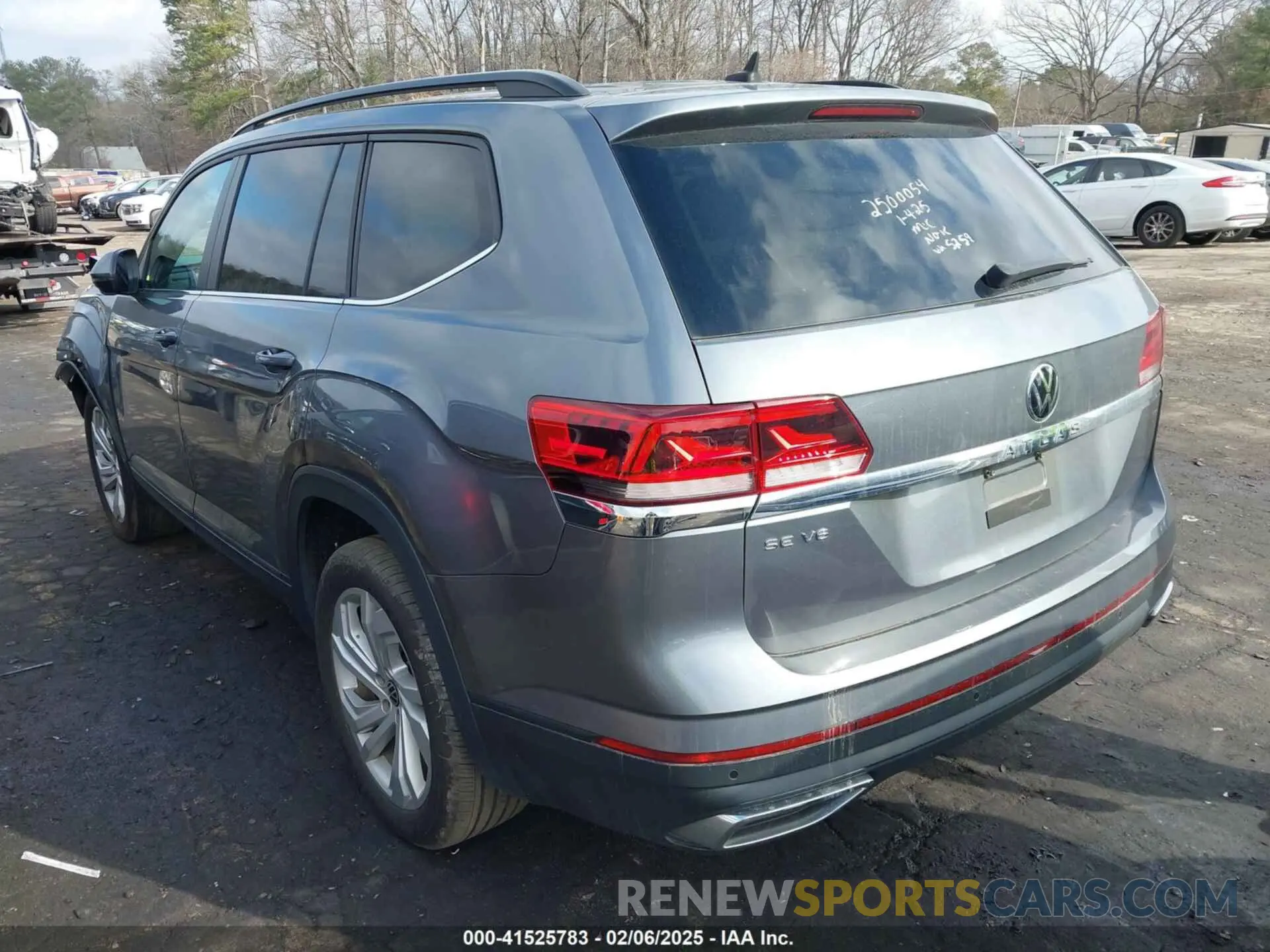 3 Photograph of a damaged car 1V2WR2CA0MC585259 VOLKSWAGEN ATLAS 2021