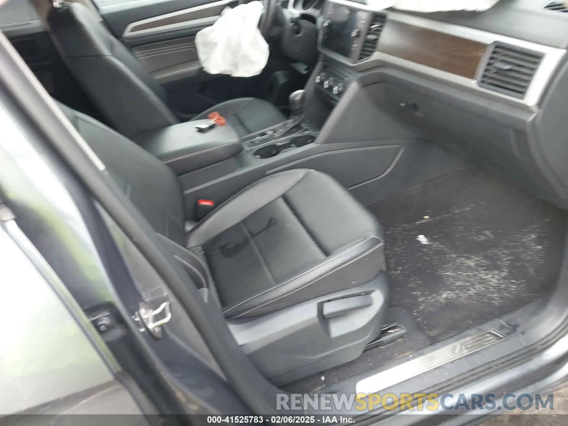 5 Photograph of a damaged car 1V2WR2CA0MC585259 VOLKSWAGEN ATLAS 2021