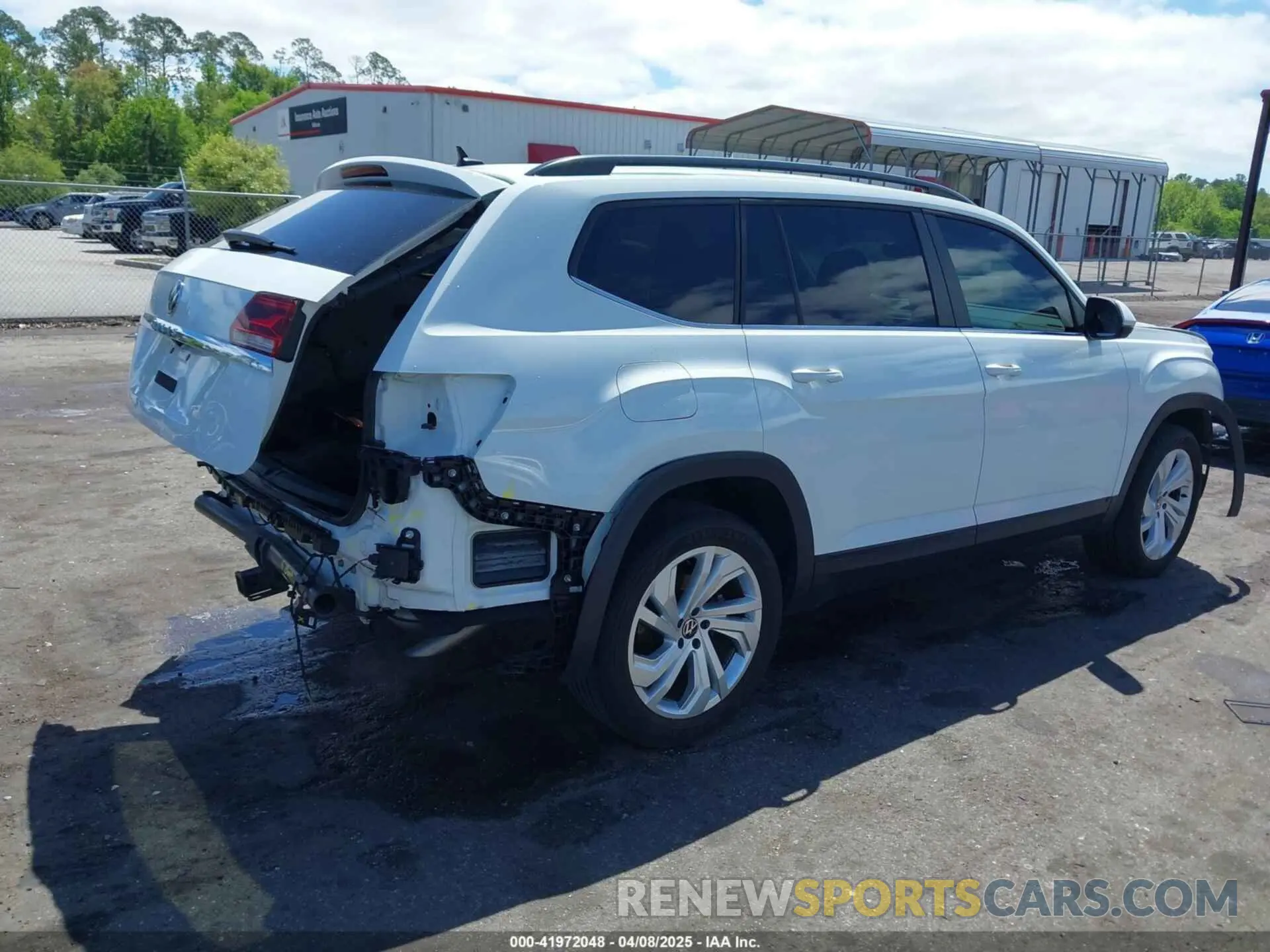 4 Photograph of a damaged car 1V2WR2CA2MC529355 VOLKSWAGEN ATLAS 2021