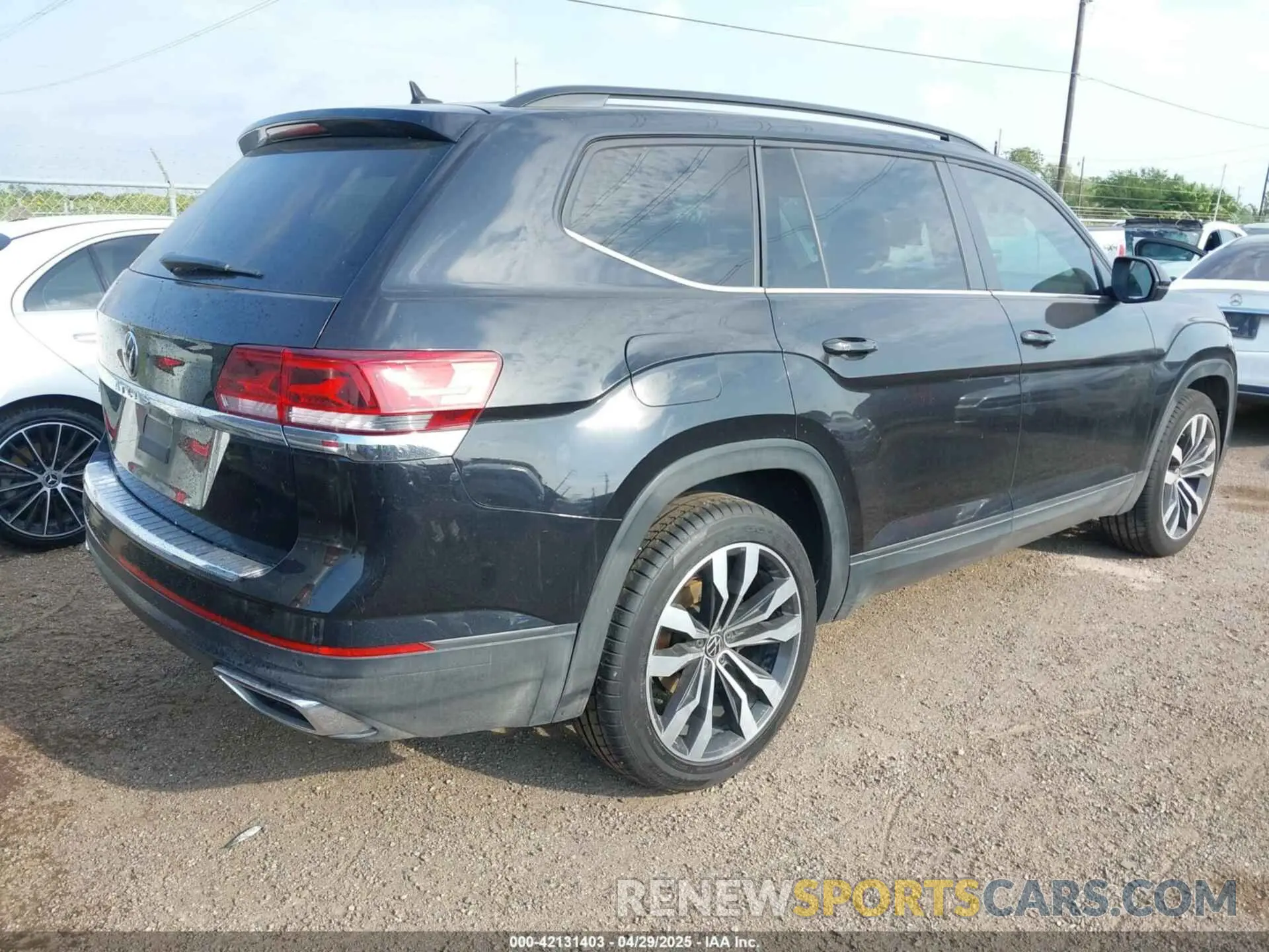 4 Photograph of a damaged car 1V2WR2CA5MC596161 VOLKSWAGEN ATLAS 2021