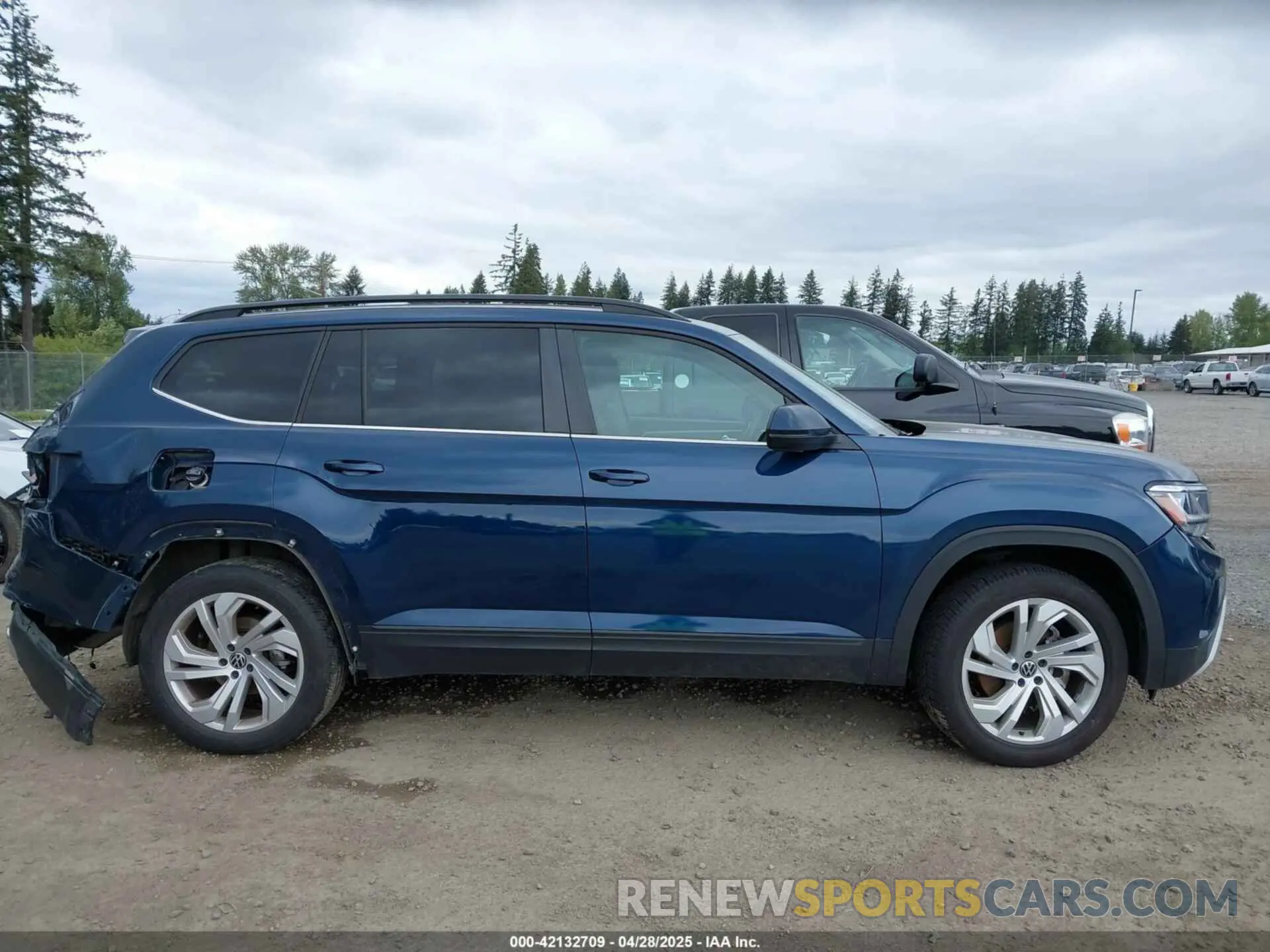 12 Photograph of a damaged car 1V2WR2CA7MC568779 VOLKSWAGEN ATLAS 2021