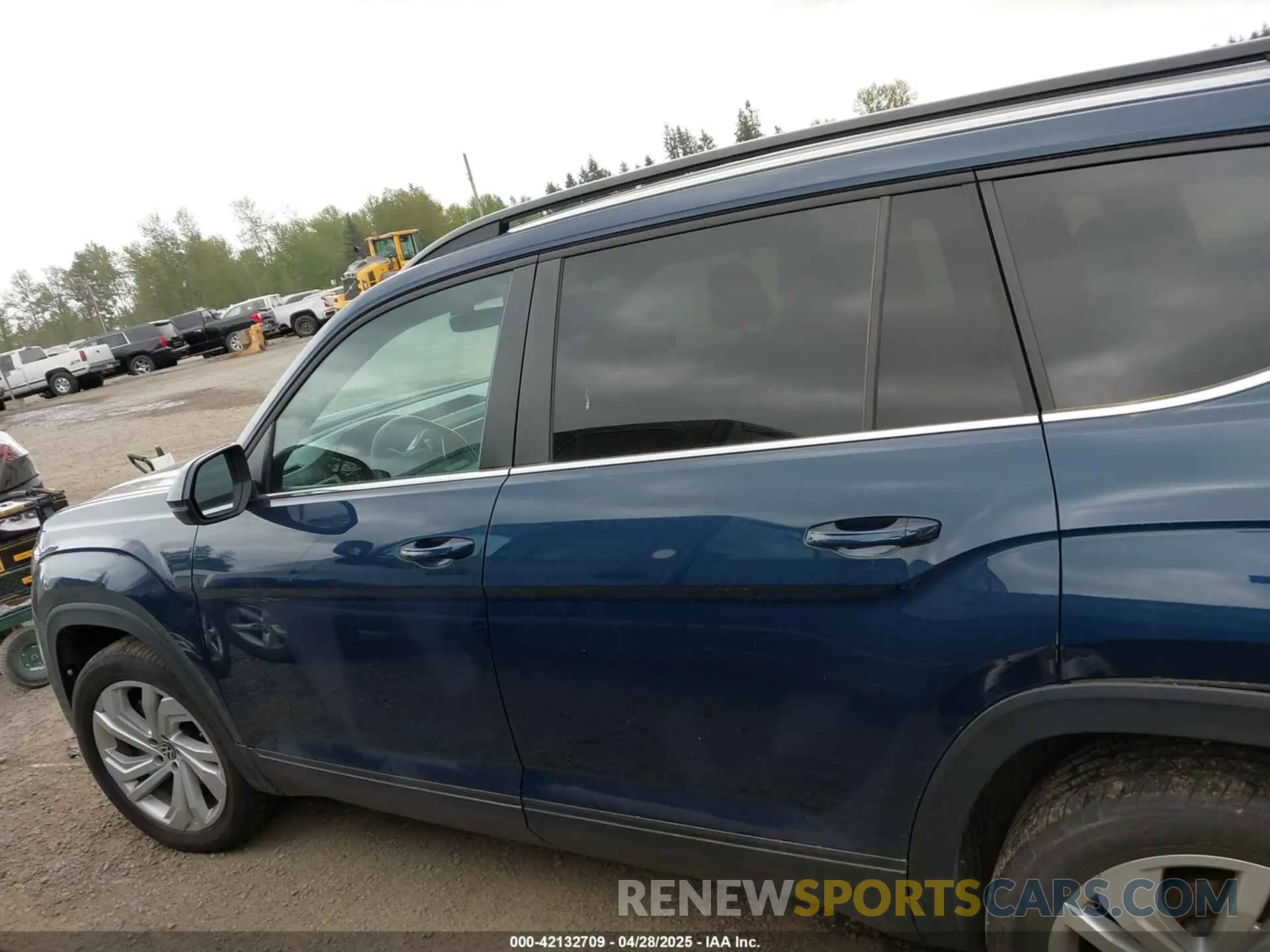 13 Photograph of a damaged car 1V2WR2CA7MC568779 VOLKSWAGEN ATLAS 2021
