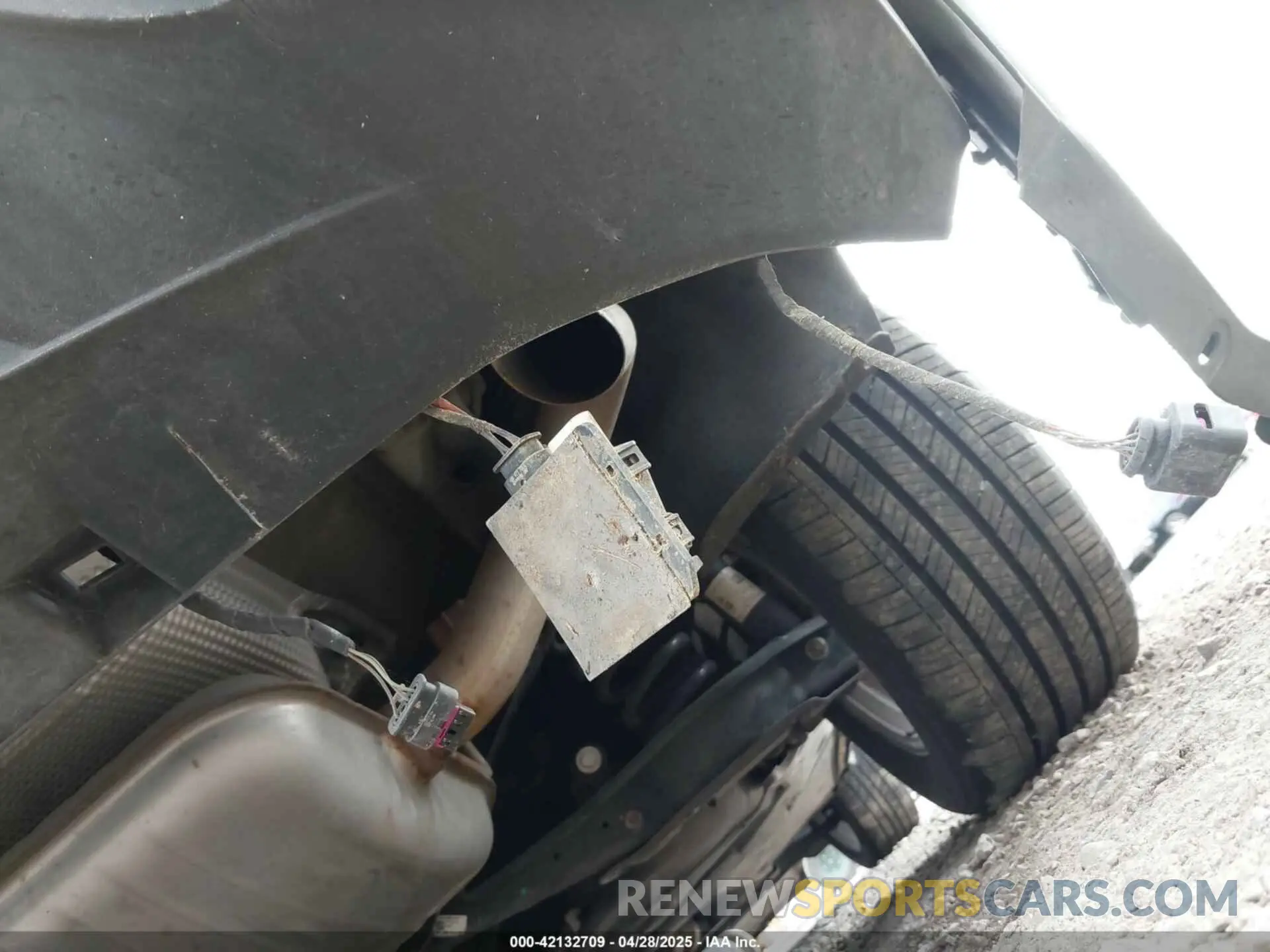 19 Photograph of a damaged car 1V2WR2CA7MC568779 VOLKSWAGEN ATLAS 2021