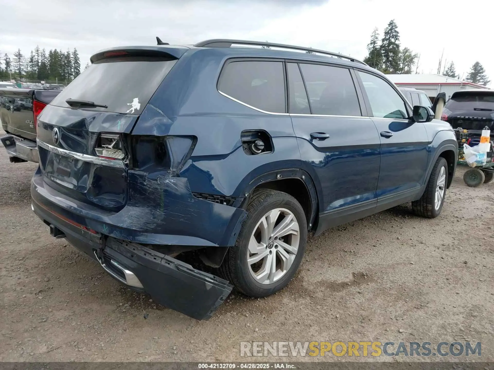 4 Photograph of a damaged car 1V2WR2CA7MC568779 VOLKSWAGEN ATLAS 2021