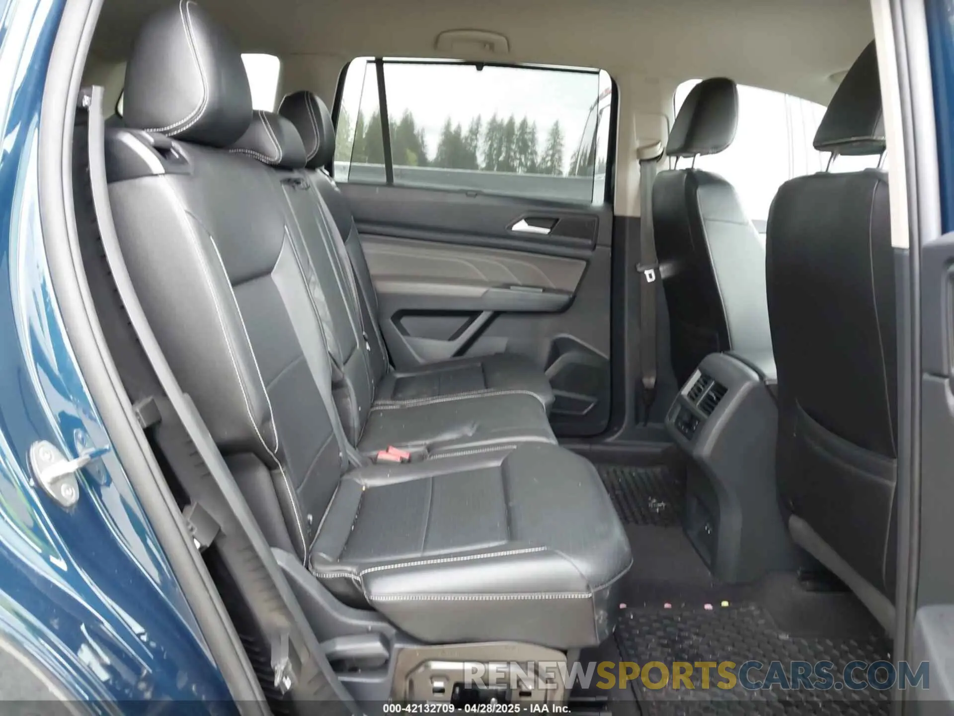 8 Photograph of a damaged car 1V2WR2CA7MC568779 VOLKSWAGEN ATLAS 2021