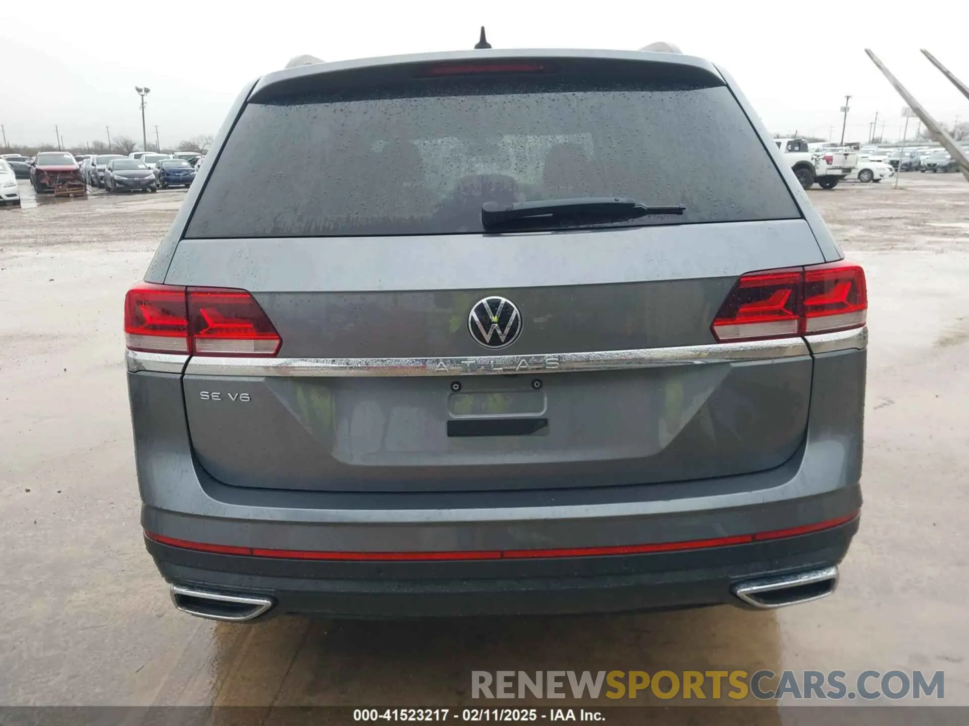 17 Photograph of a damaged car 1V2WR2CA9MC546704 VOLKSWAGEN ATLAS 2021