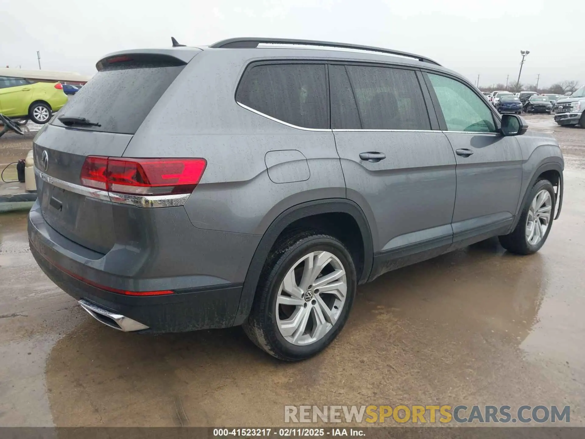 4 Photograph of a damaged car 1V2WR2CA9MC546704 VOLKSWAGEN ATLAS 2021