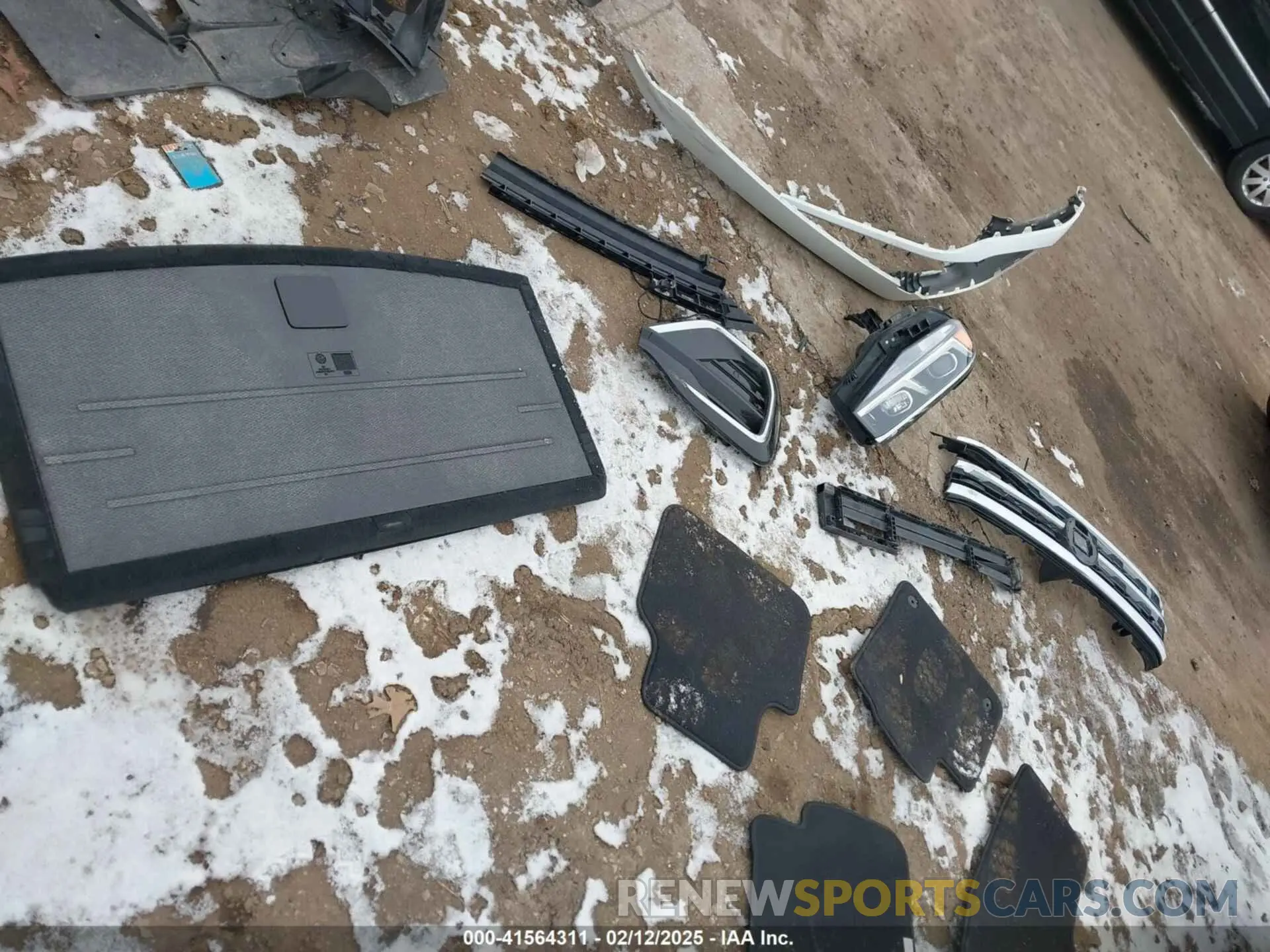12 Photograph of a damaged car 1V2AR2CA0NC507334 VOLKSWAGEN ATLAS 2022