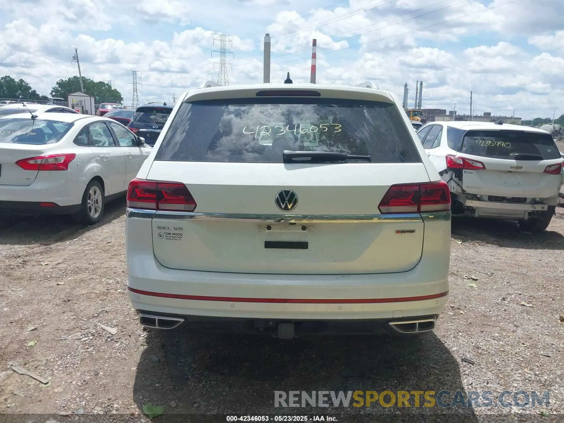 16 Photograph of a damaged car 1V2AR2CA2NC547804 VOLKSWAGEN ATLAS 2022