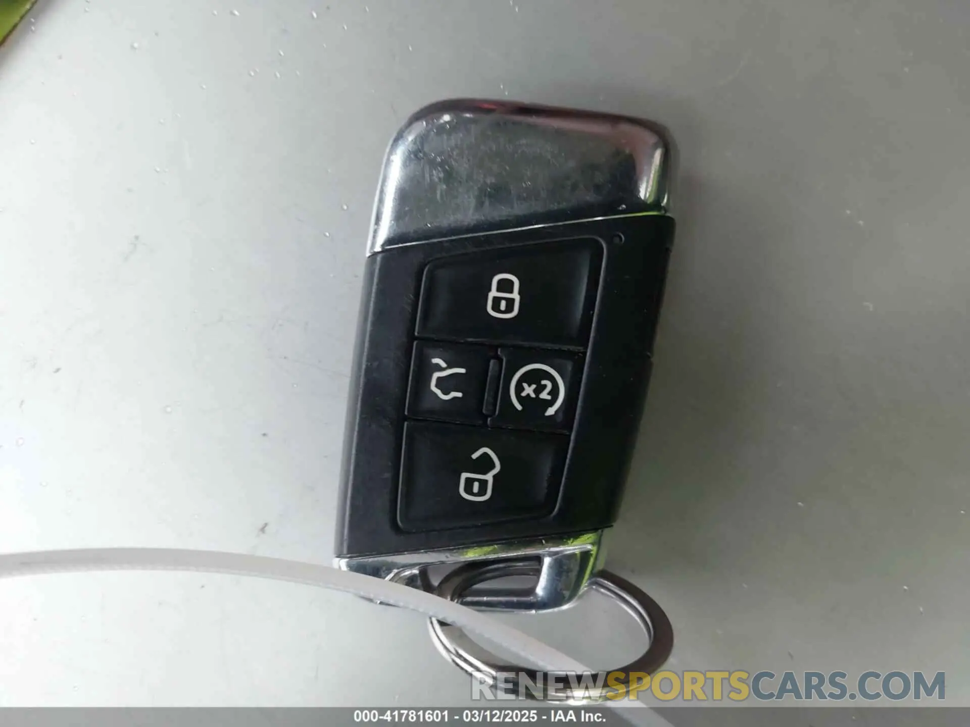 11 Photograph of a damaged car 1V2AR2CA5NC548221 VOLKSWAGEN ATLAS 2022