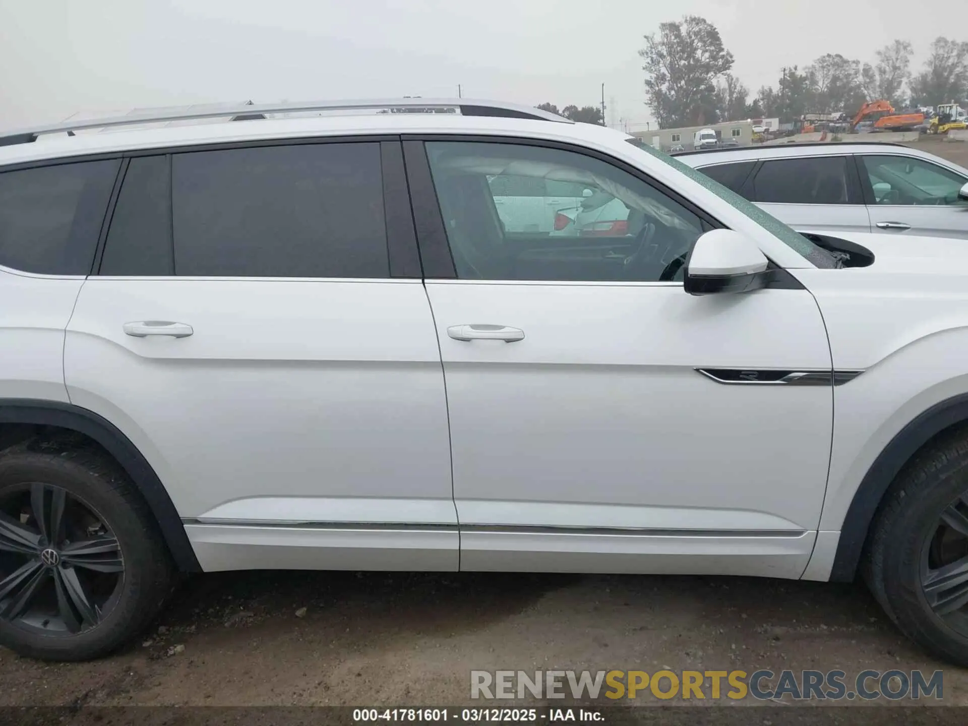 13 Photograph of a damaged car 1V2AR2CA5NC548221 VOLKSWAGEN ATLAS 2022