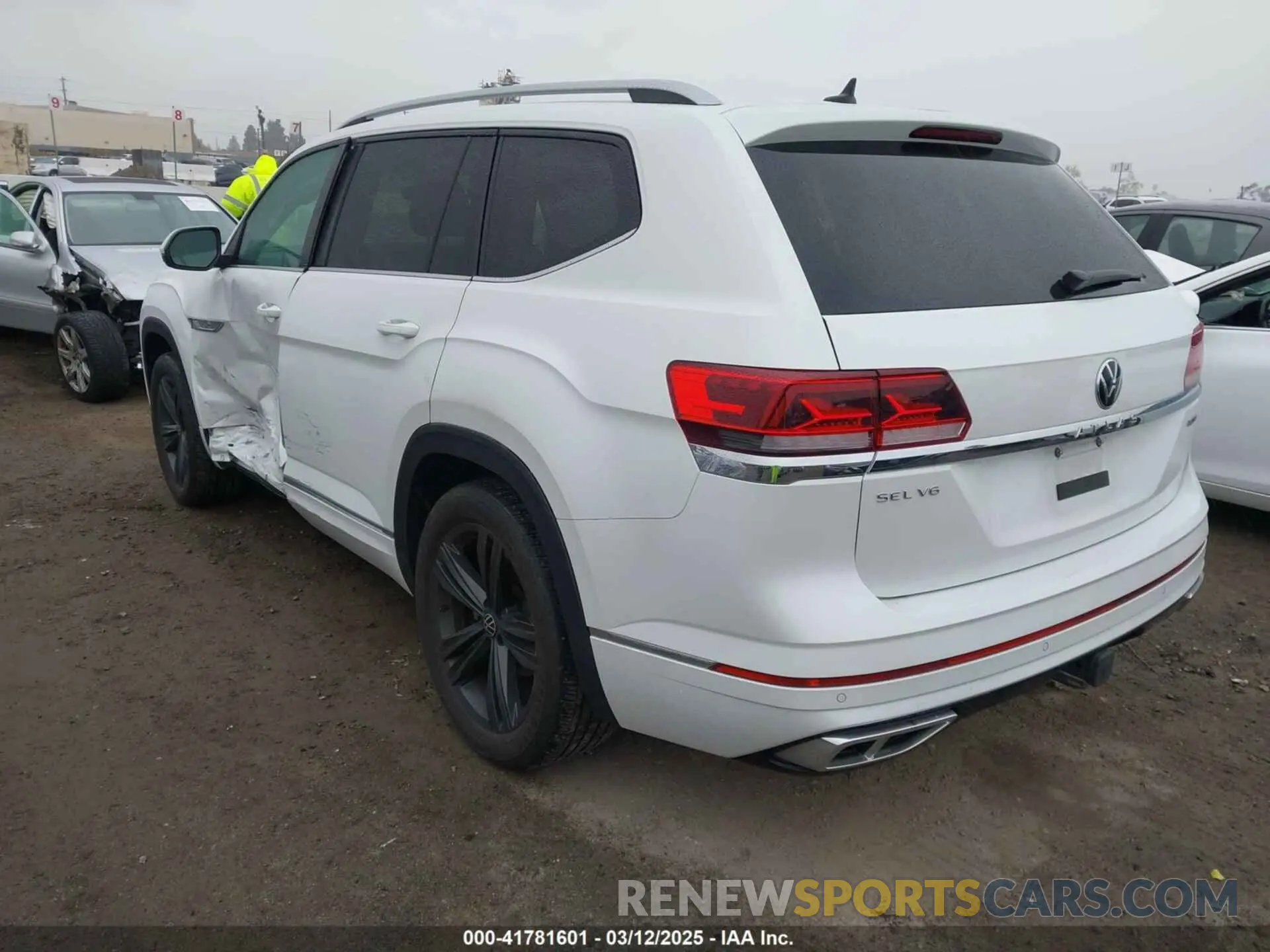 3 Photograph of a damaged car 1V2AR2CA5NC548221 VOLKSWAGEN ATLAS 2022
