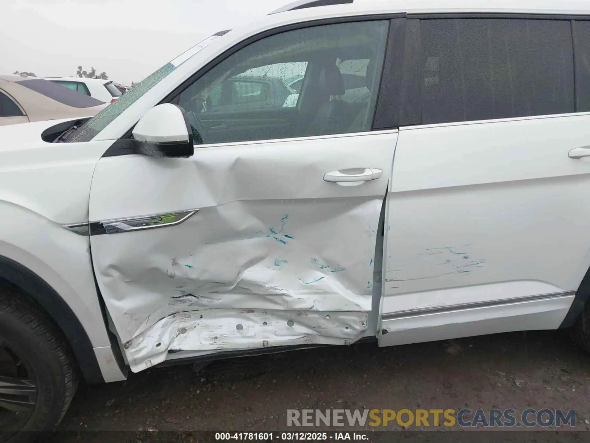 6 Photograph of a damaged car 1V2AR2CA5NC548221 VOLKSWAGEN ATLAS 2022