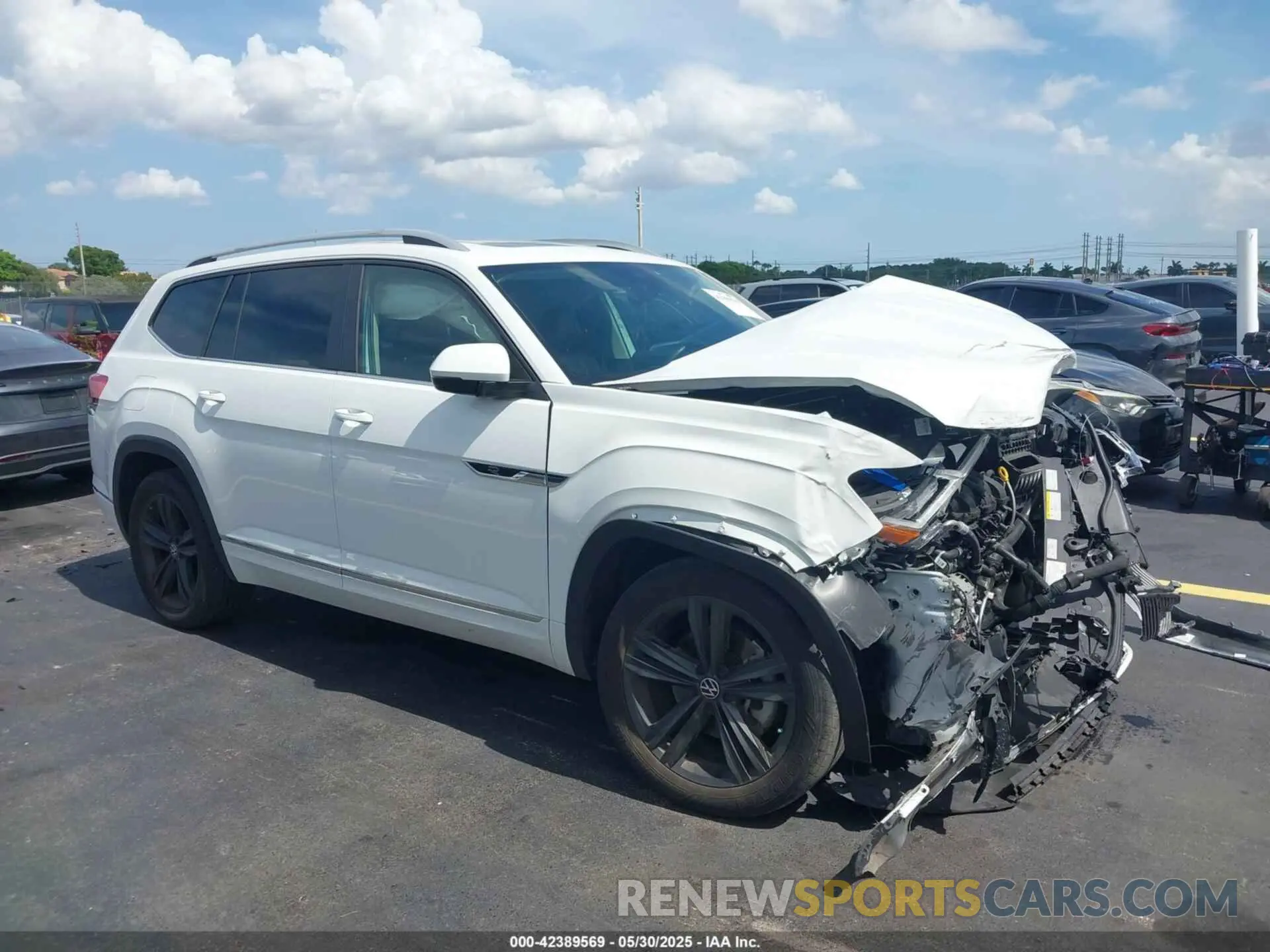1 Photograph of a damaged car 1V2AR2CA6NC504289 VOLKSWAGEN ATLAS 2022