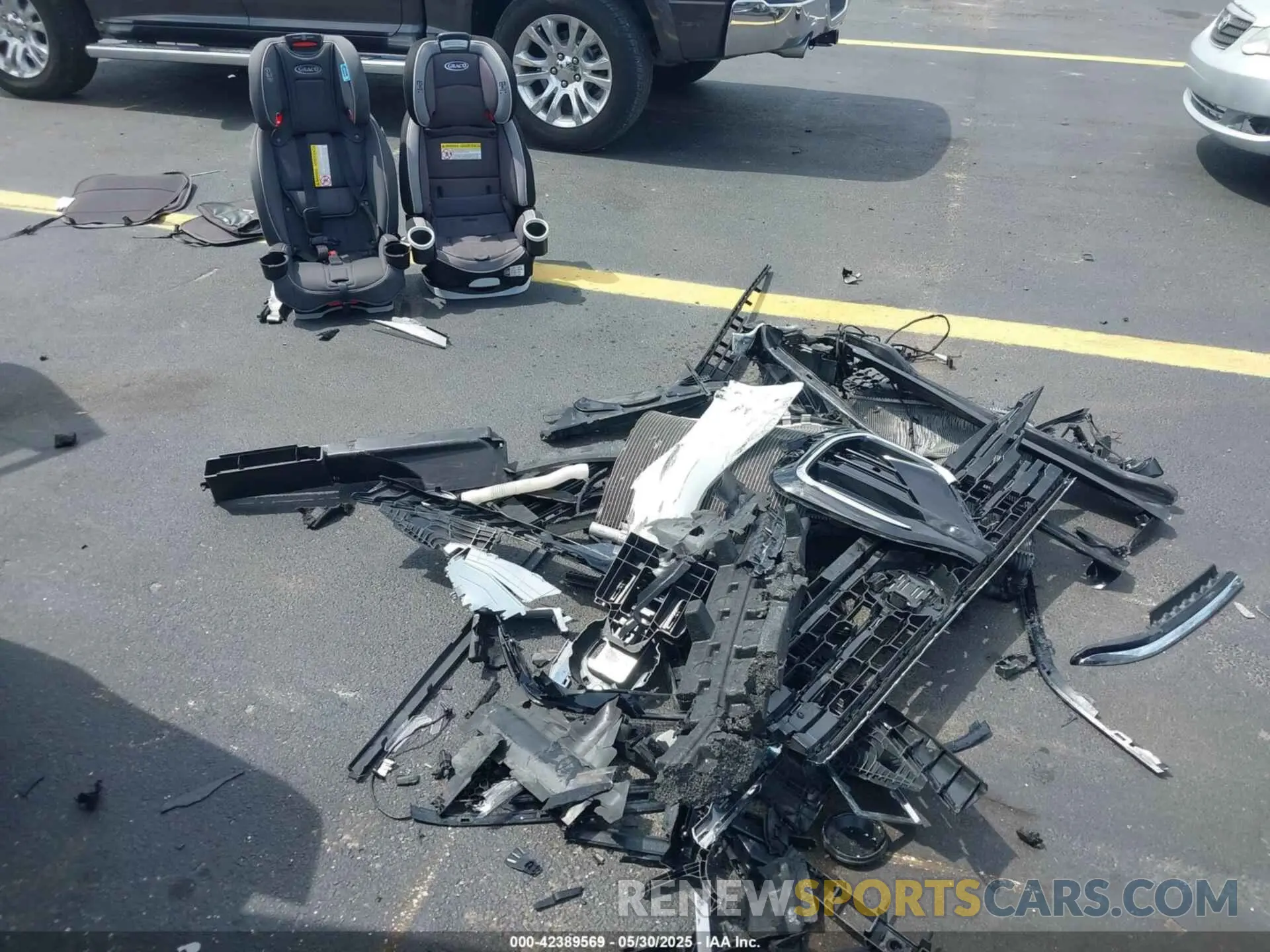 12 Photograph of a damaged car 1V2AR2CA6NC504289 VOLKSWAGEN ATLAS 2022
