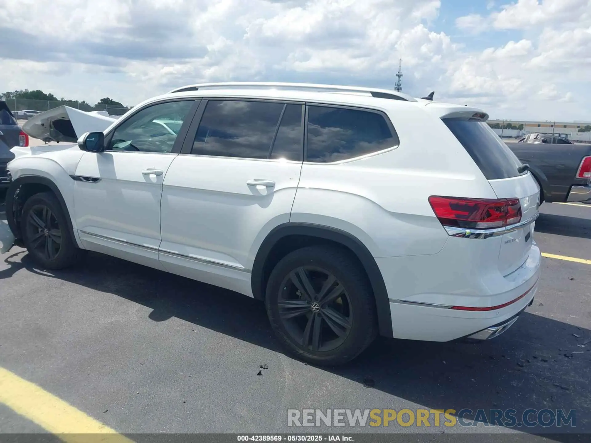 3 Photograph of a damaged car 1V2AR2CA6NC504289 VOLKSWAGEN ATLAS 2022