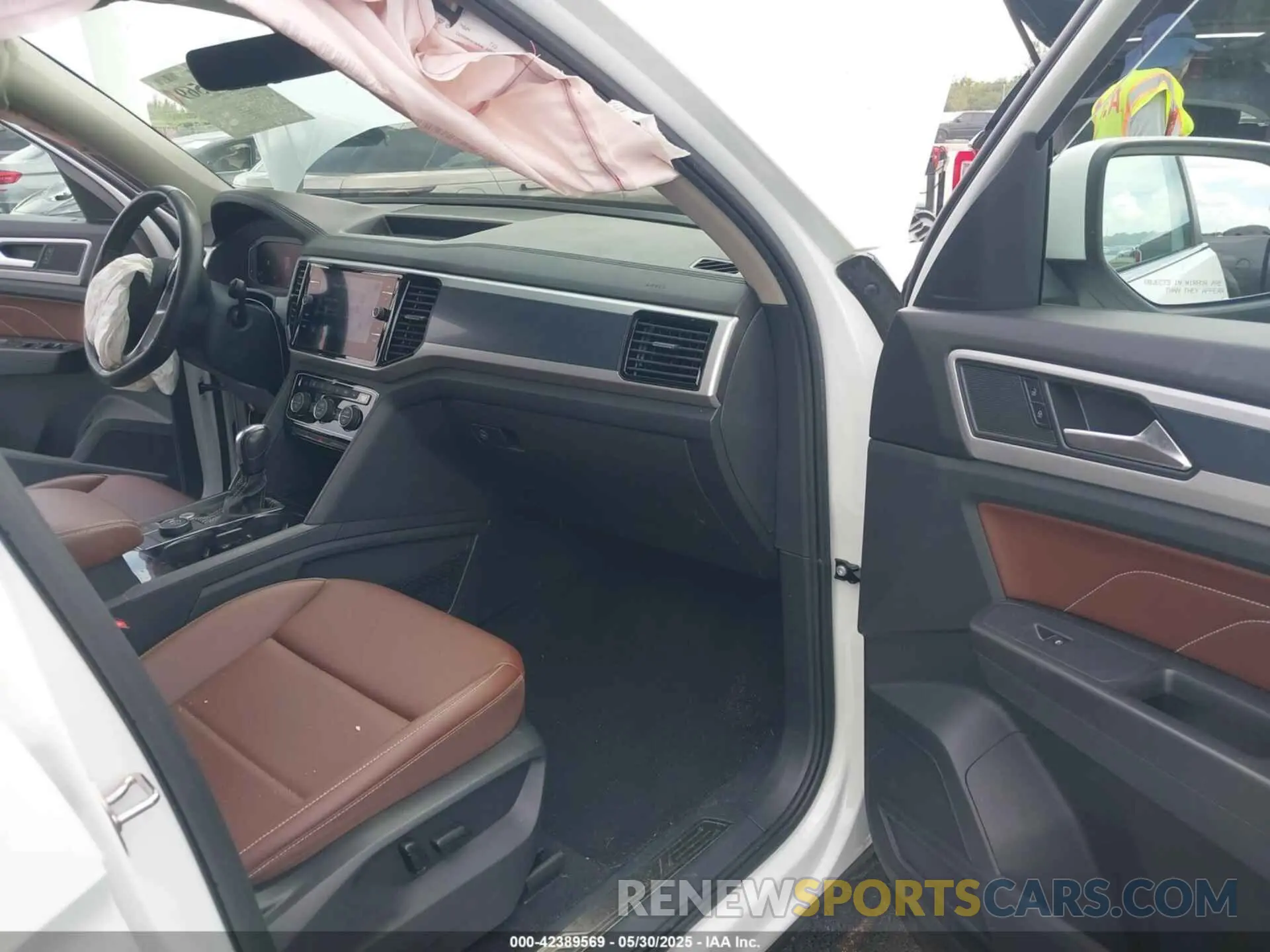 5 Photograph of a damaged car 1V2AR2CA6NC504289 VOLKSWAGEN ATLAS 2022