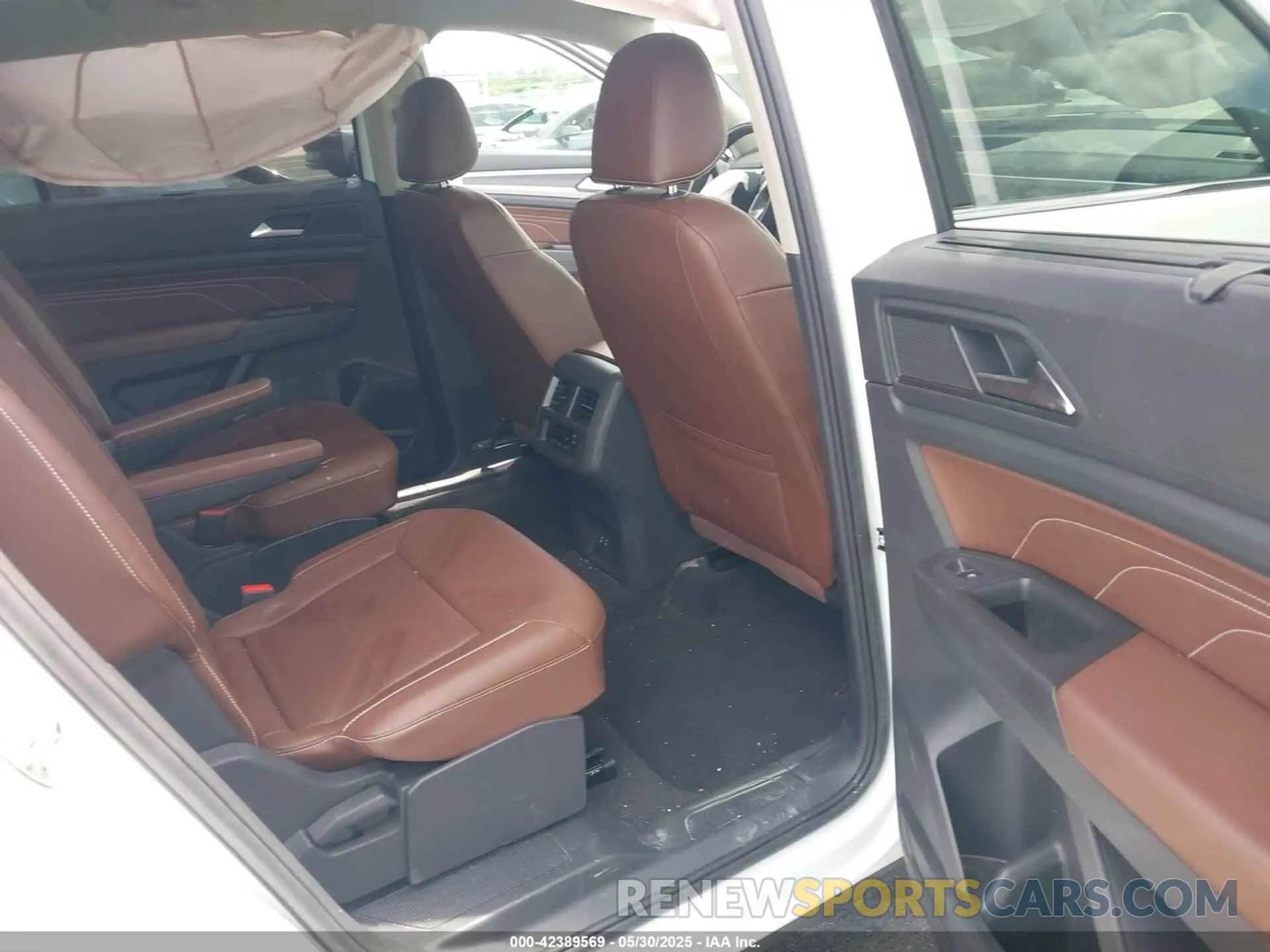8 Photograph of a damaged car 1V2AR2CA6NC504289 VOLKSWAGEN ATLAS 2022