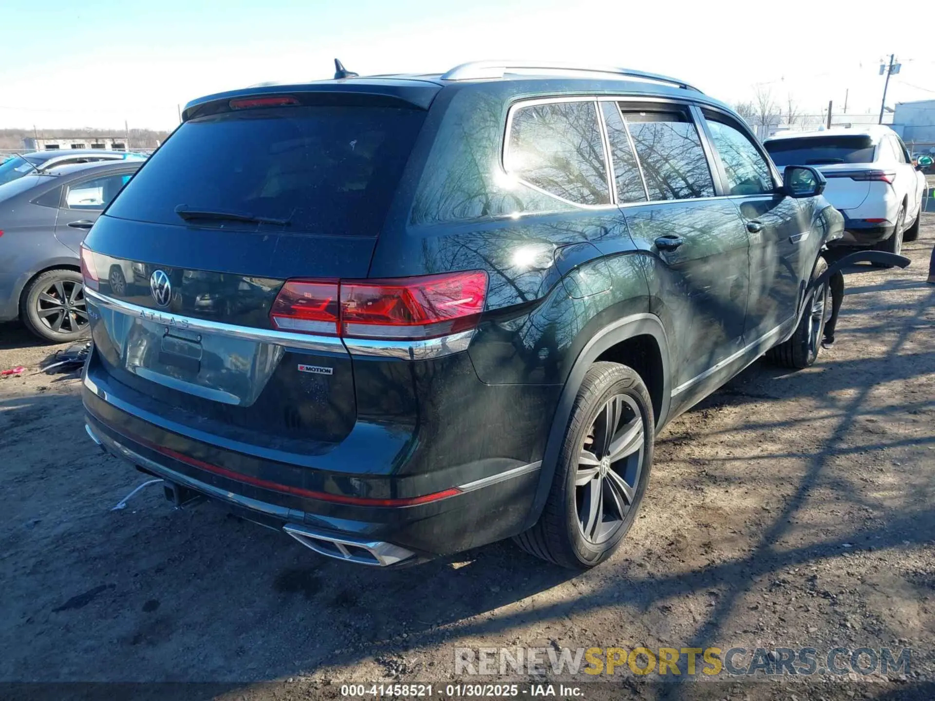 4 Photograph of a damaged car 1V2AR2CA9NC505811 VOLKSWAGEN ATLAS 2022