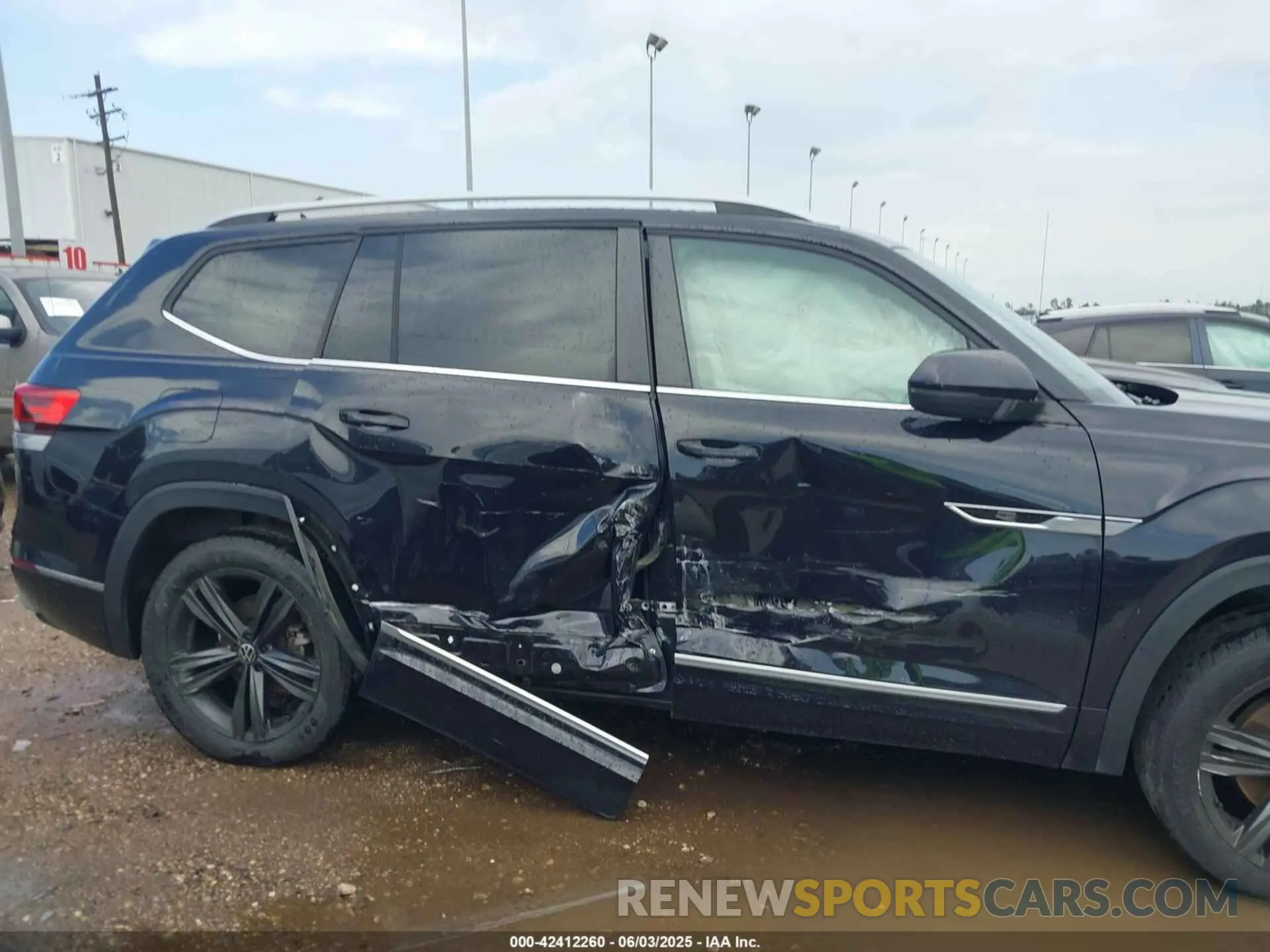 13 Photograph of a damaged car 1V2AR2CA9NC547024 VOLKSWAGEN ATLAS 2022