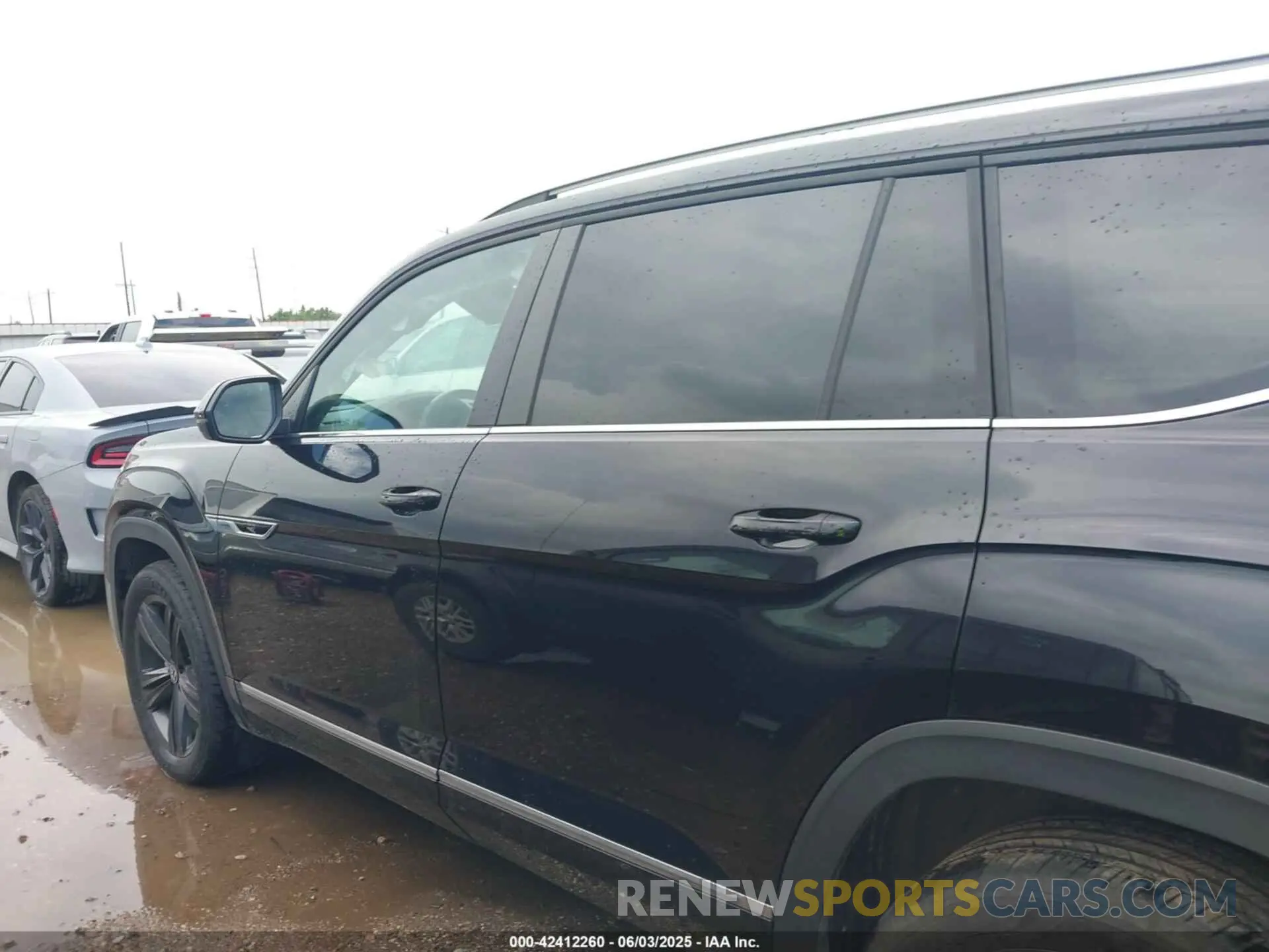 14 Photograph of a damaged car 1V2AR2CA9NC547024 VOLKSWAGEN ATLAS 2022